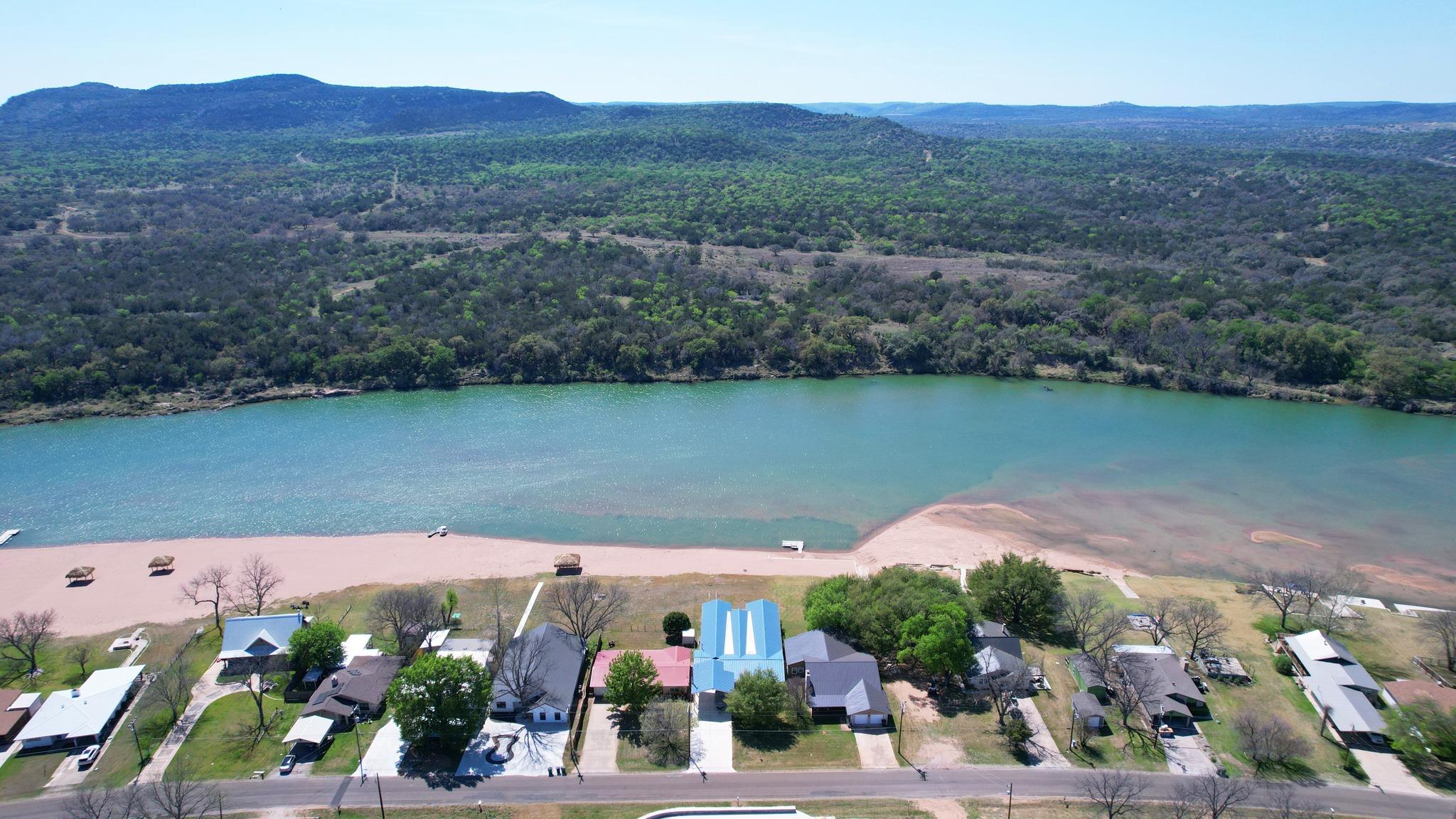 4690 River Oaks Dr, Kingsland, TX 78639