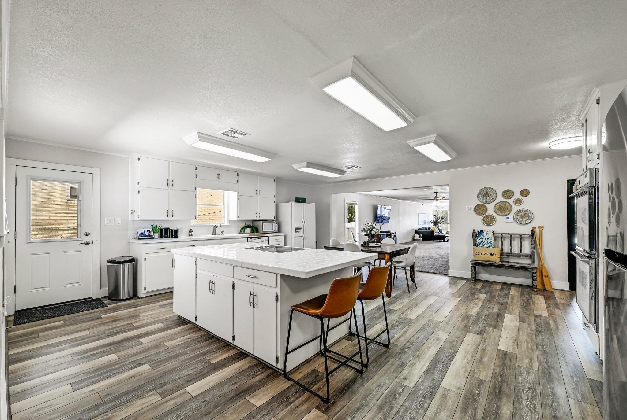 4690 River Oaks Dr, Kingsland, TX 78639