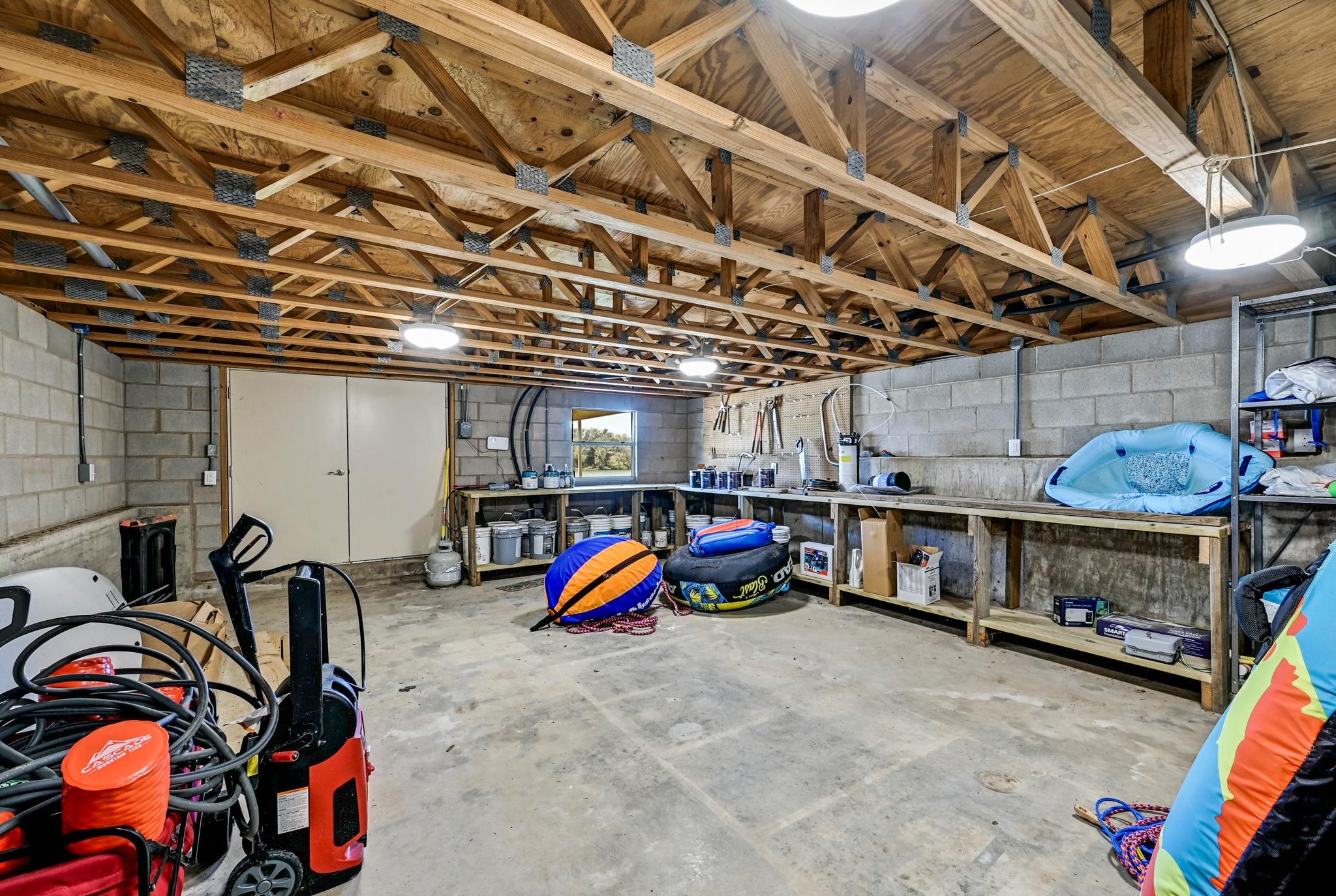 4690 River Oaks Dr, Kingsland, TX 78639