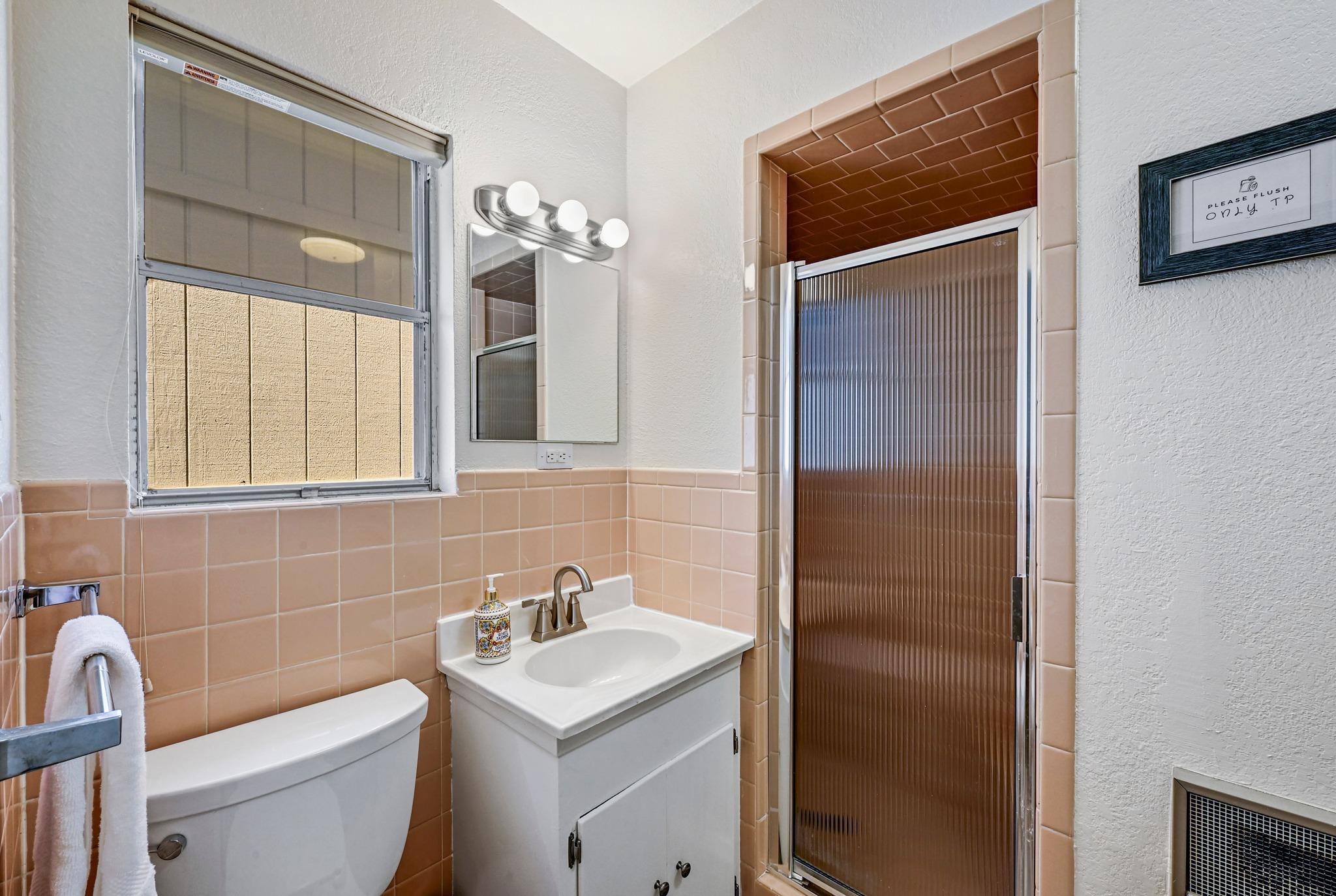 4690 River Oaks Dr, Kingsland, TX 78639