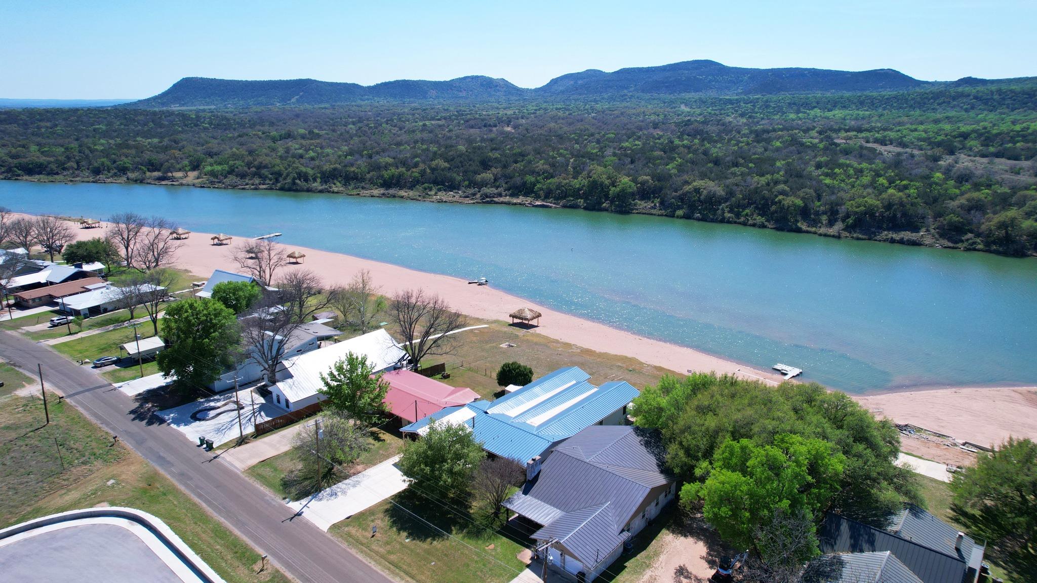 4690 River Oaks Dr, Kingsland, TX 78639