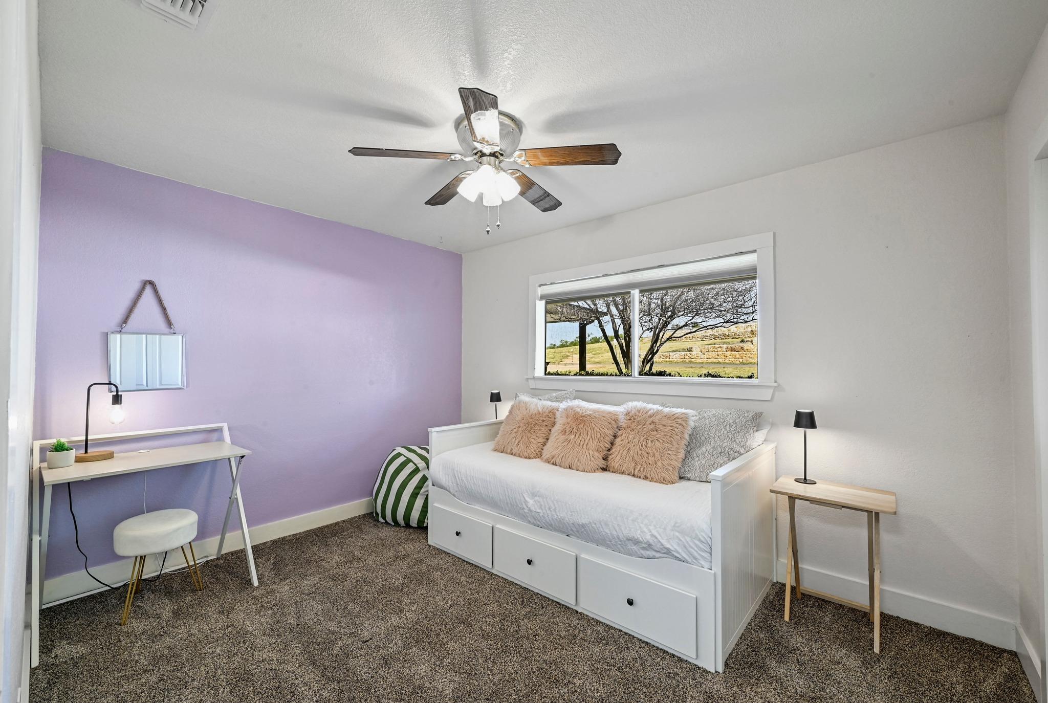 4690 River Oaks Dr, Kingsland, TX 78639