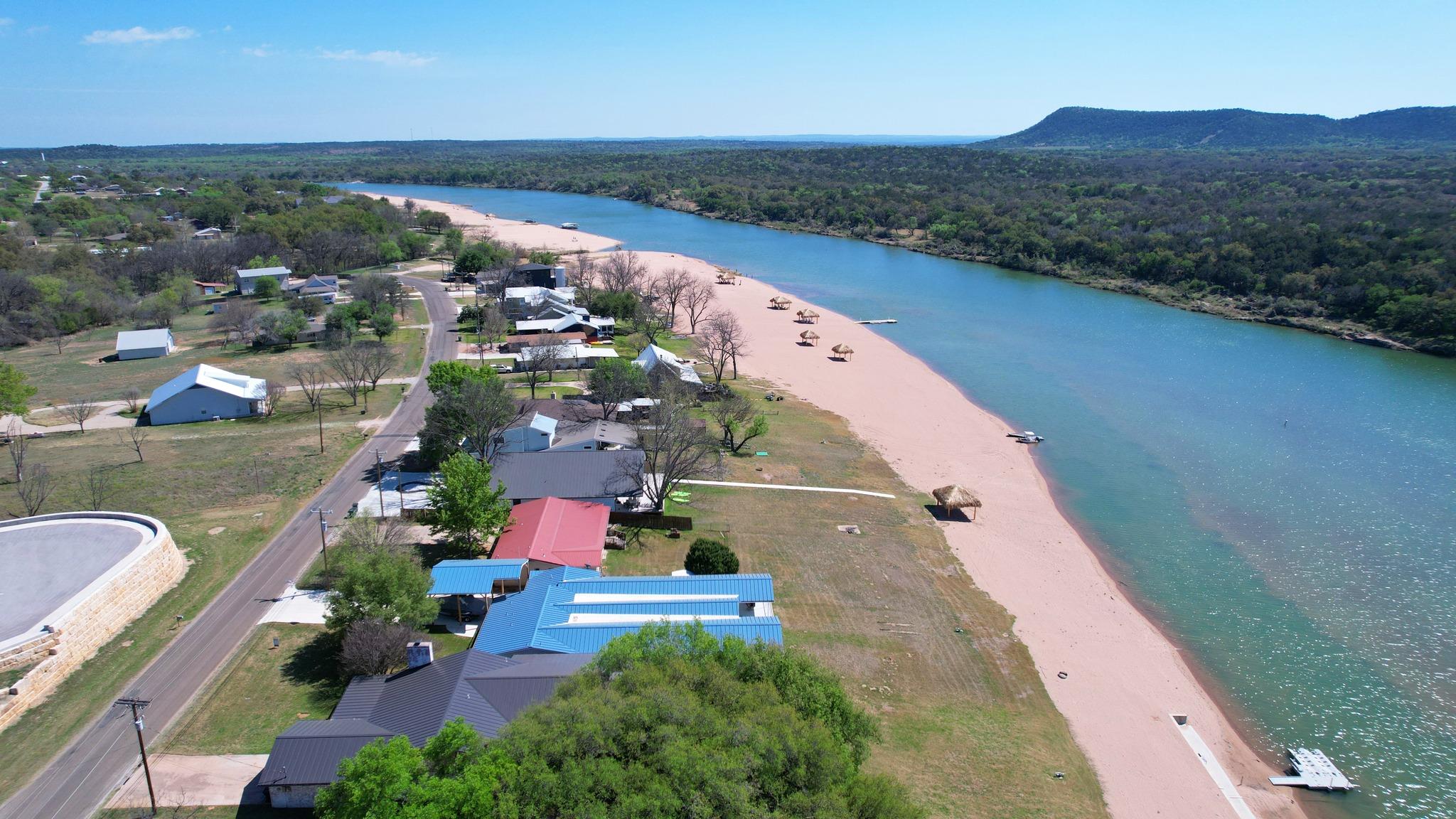 4690 River Oaks Dr, Kingsland, TX 78639