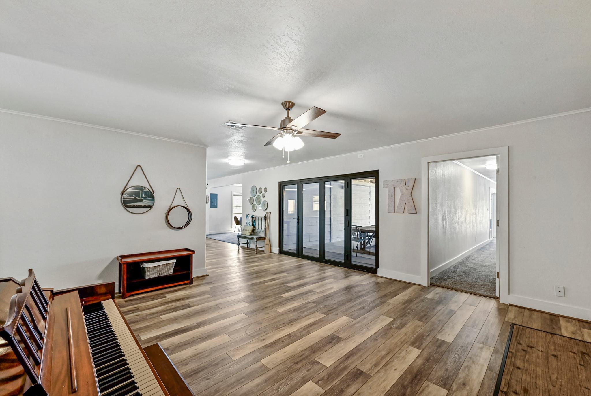 4690 River Oaks Dr, Kingsland, TX 78639