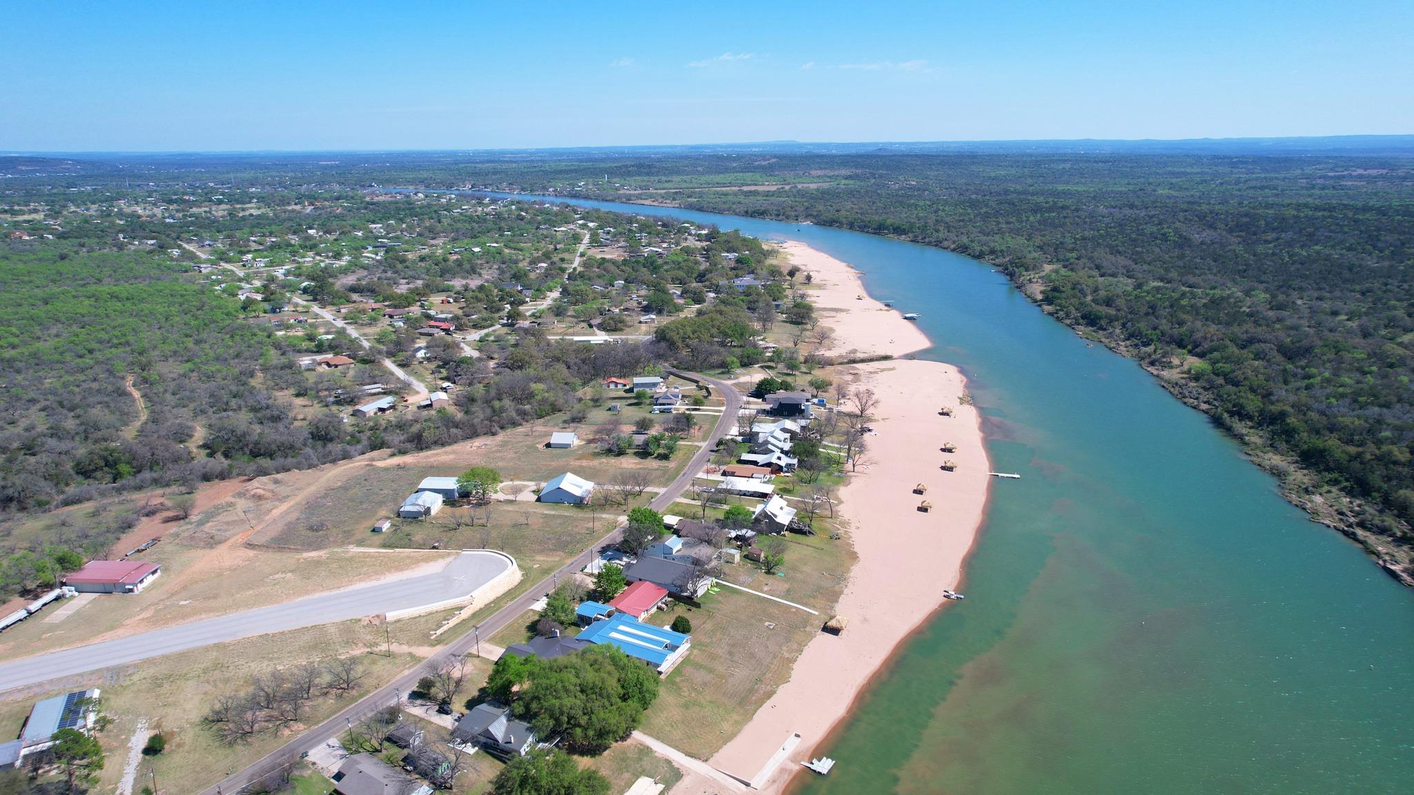 4690 River Oaks Dr, Kingsland, TX 78639