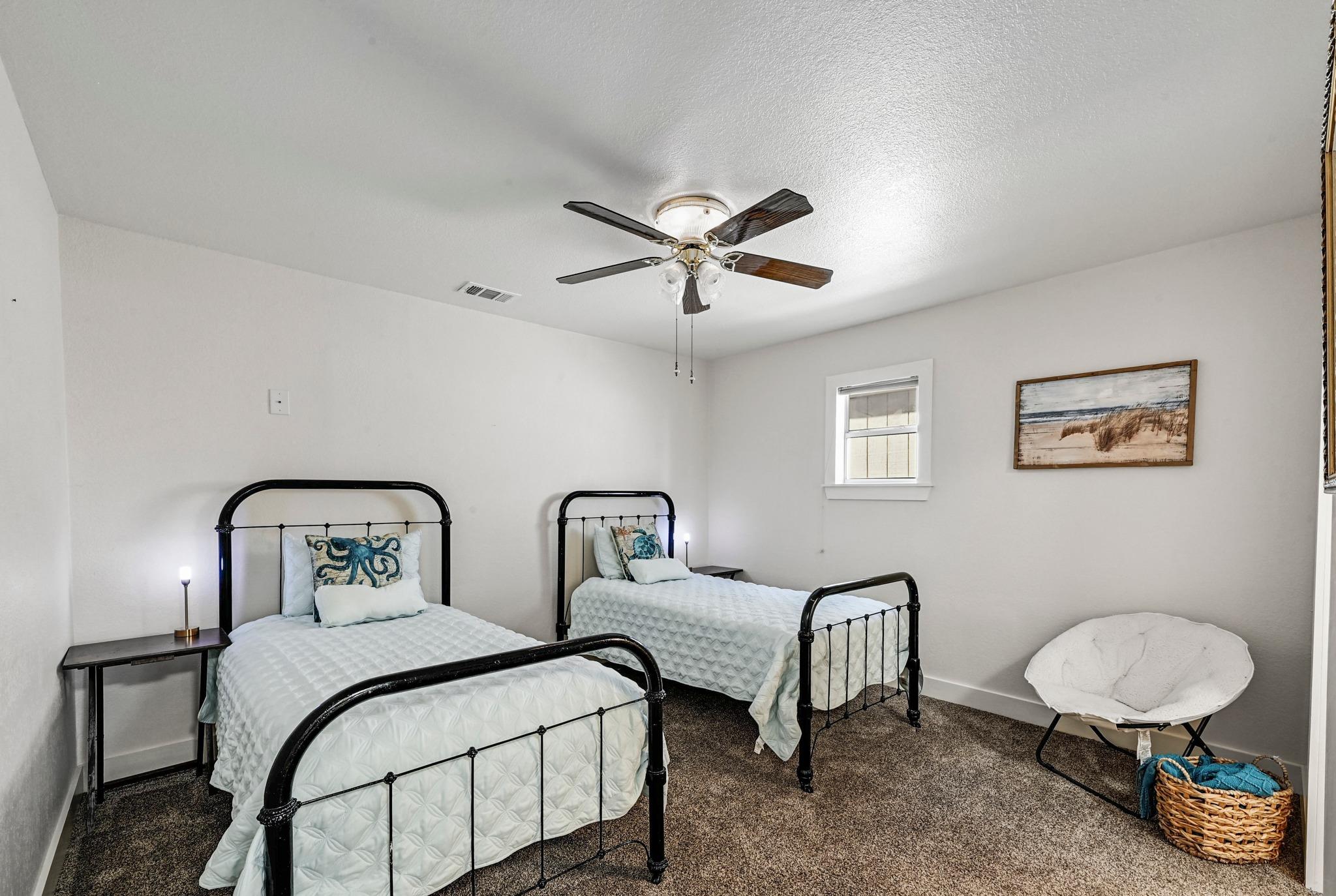 4690 River Oaks Dr, Kingsland, TX 78639