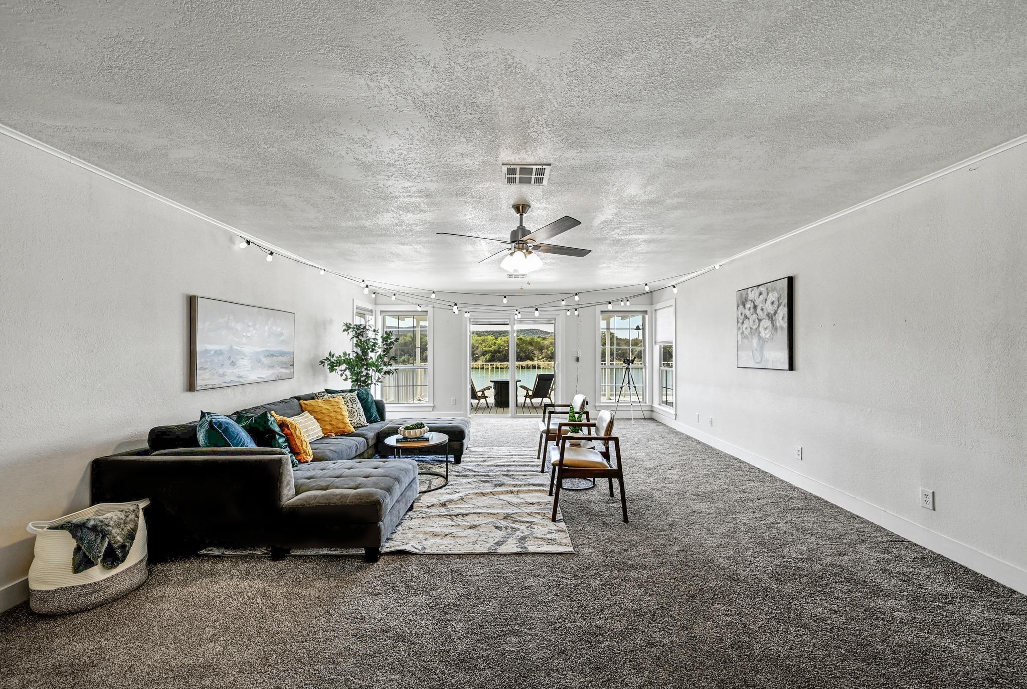 4690 River Oaks Dr, Kingsland, TX 78639