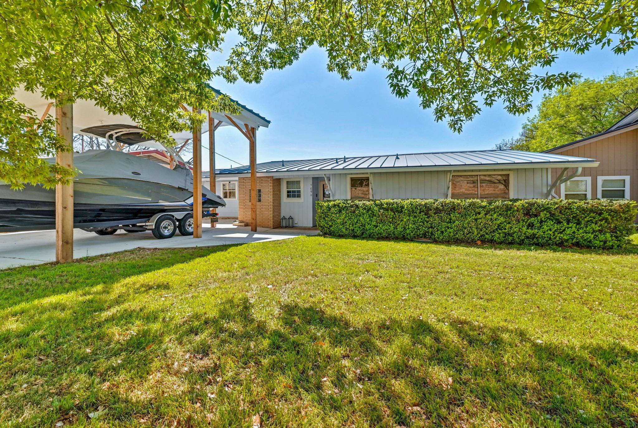 4690 River Oaks Dr, Kingsland, TX 78639