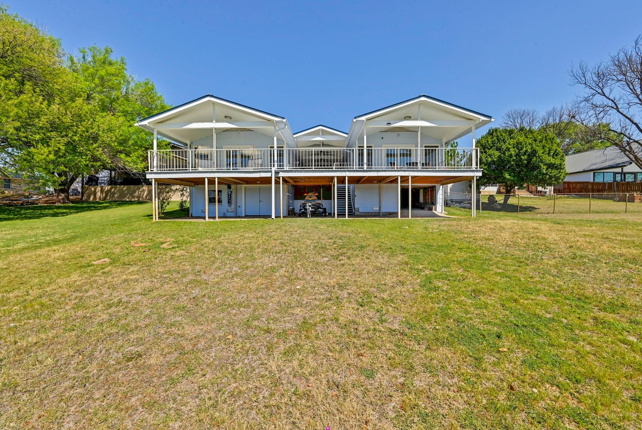 4690 River Oaks Dr, Kingsland, TX 78639