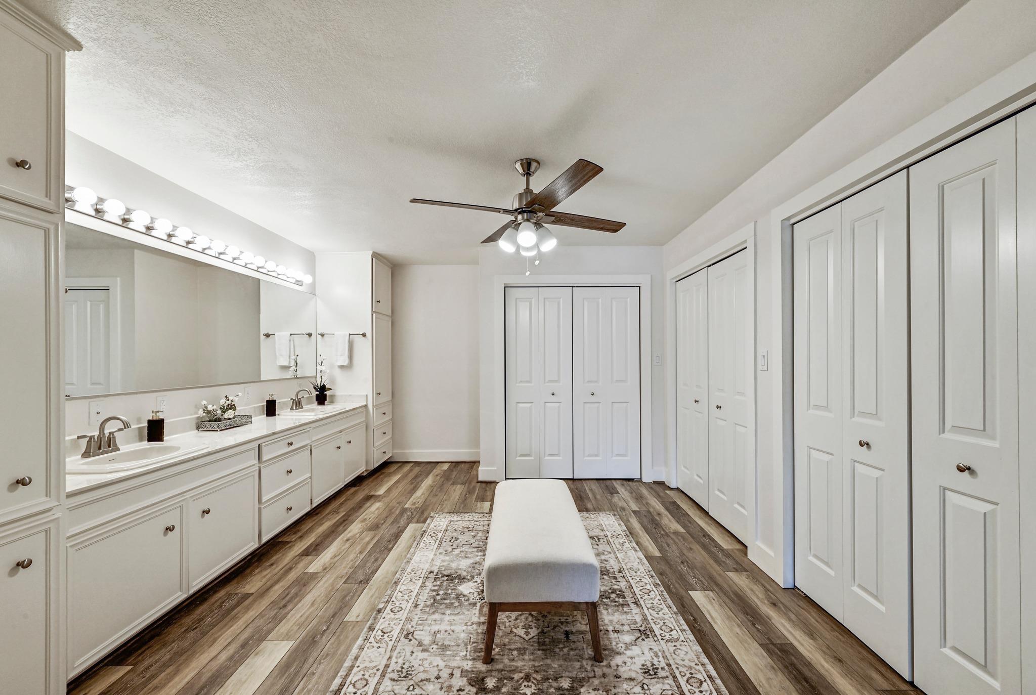 4690 River Oaks Dr, Kingsland, TX 78639