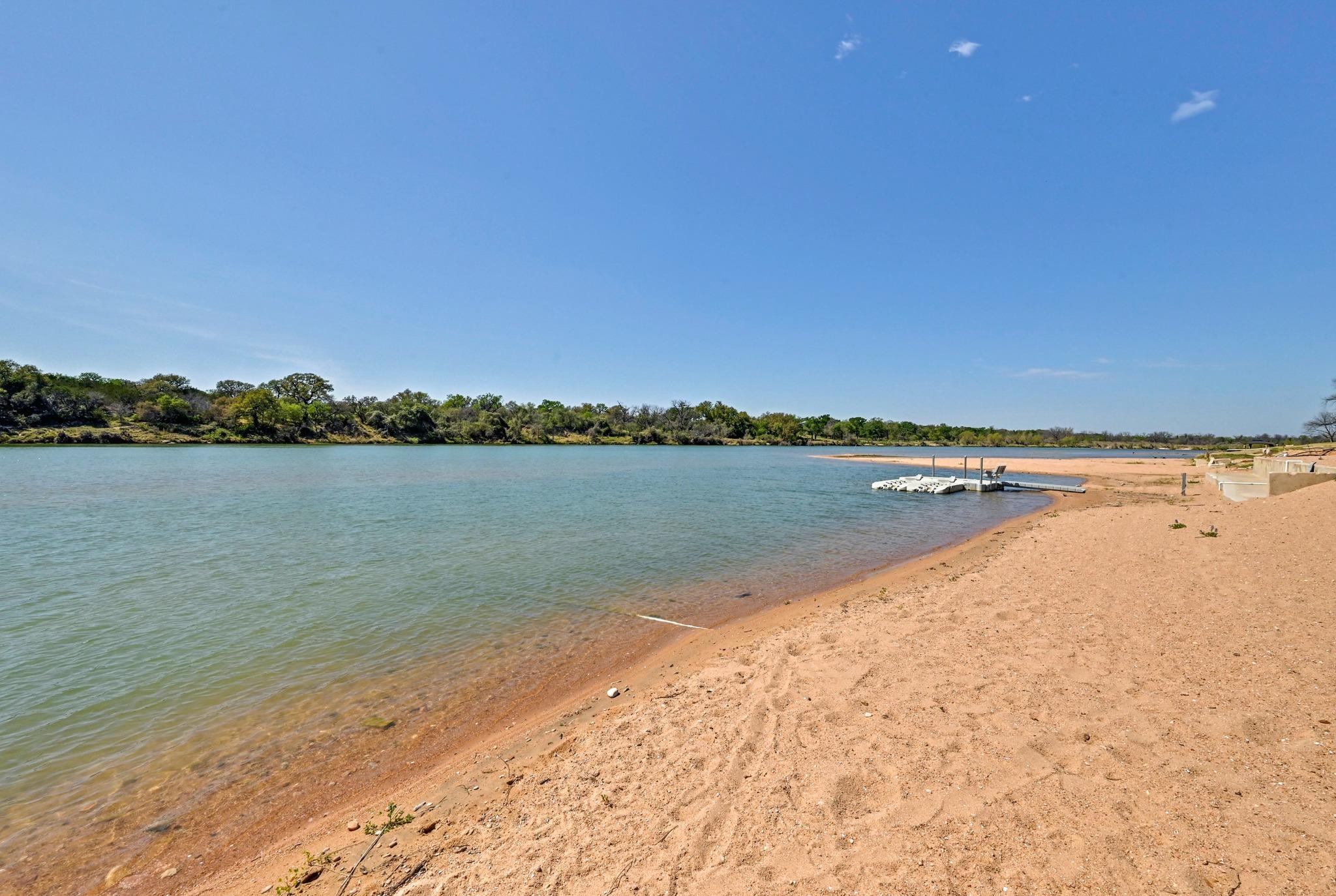 4690 River Oaks Dr, Kingsland, TX 78639