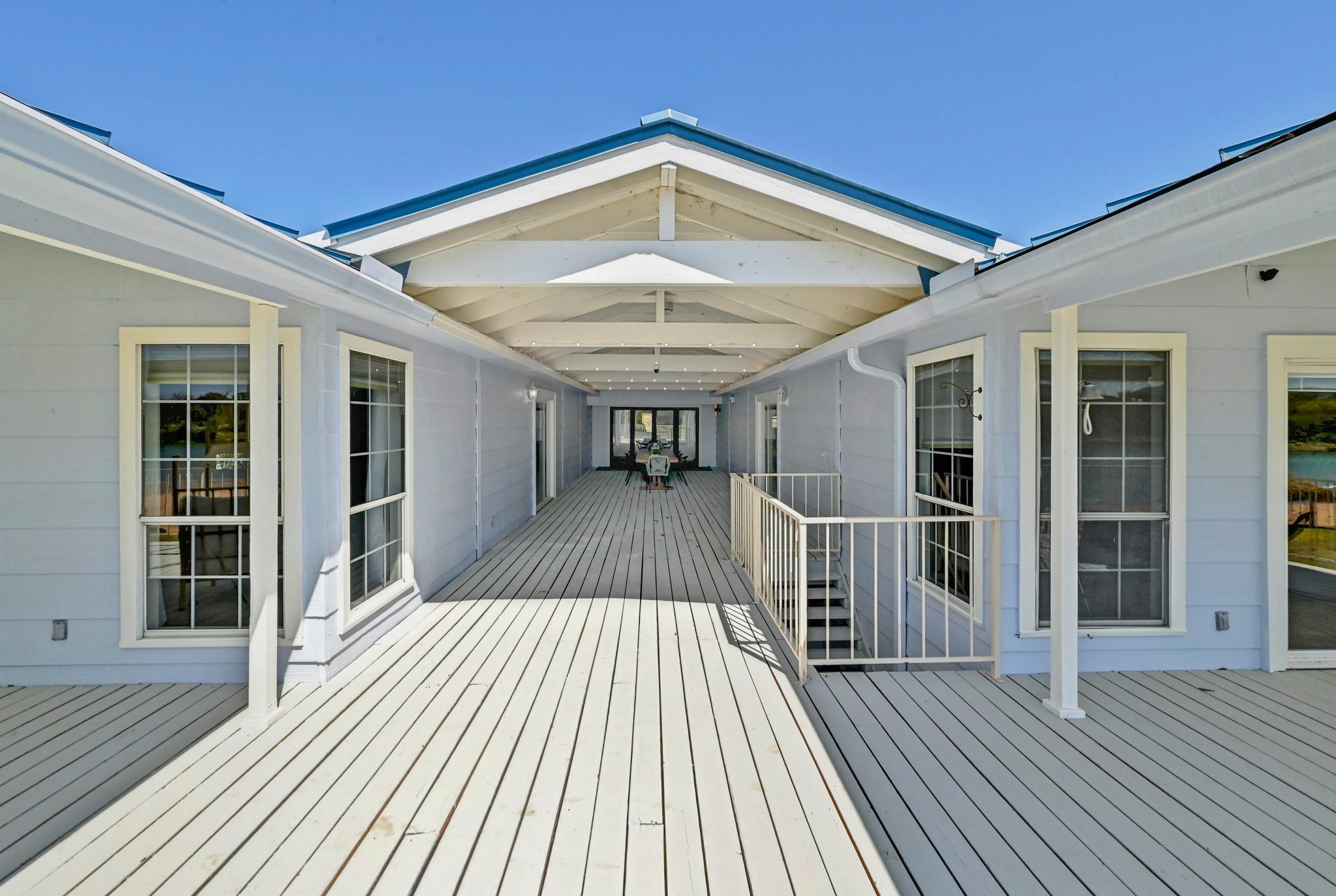 4690 River Oaks Dr, Kingsland, TX 78639