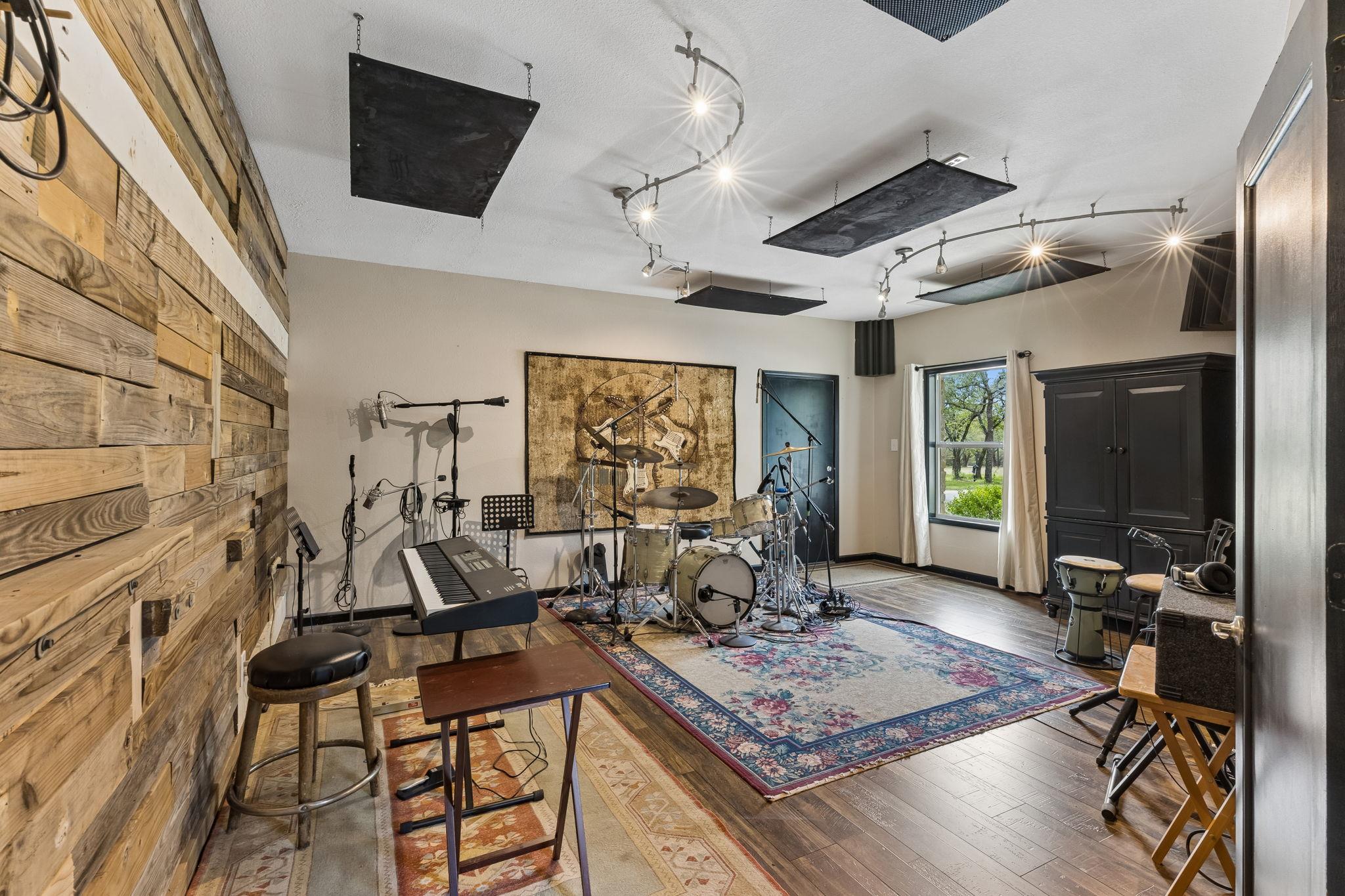 2101 Upper Branch Cv, Dripping Springs, TX 78620