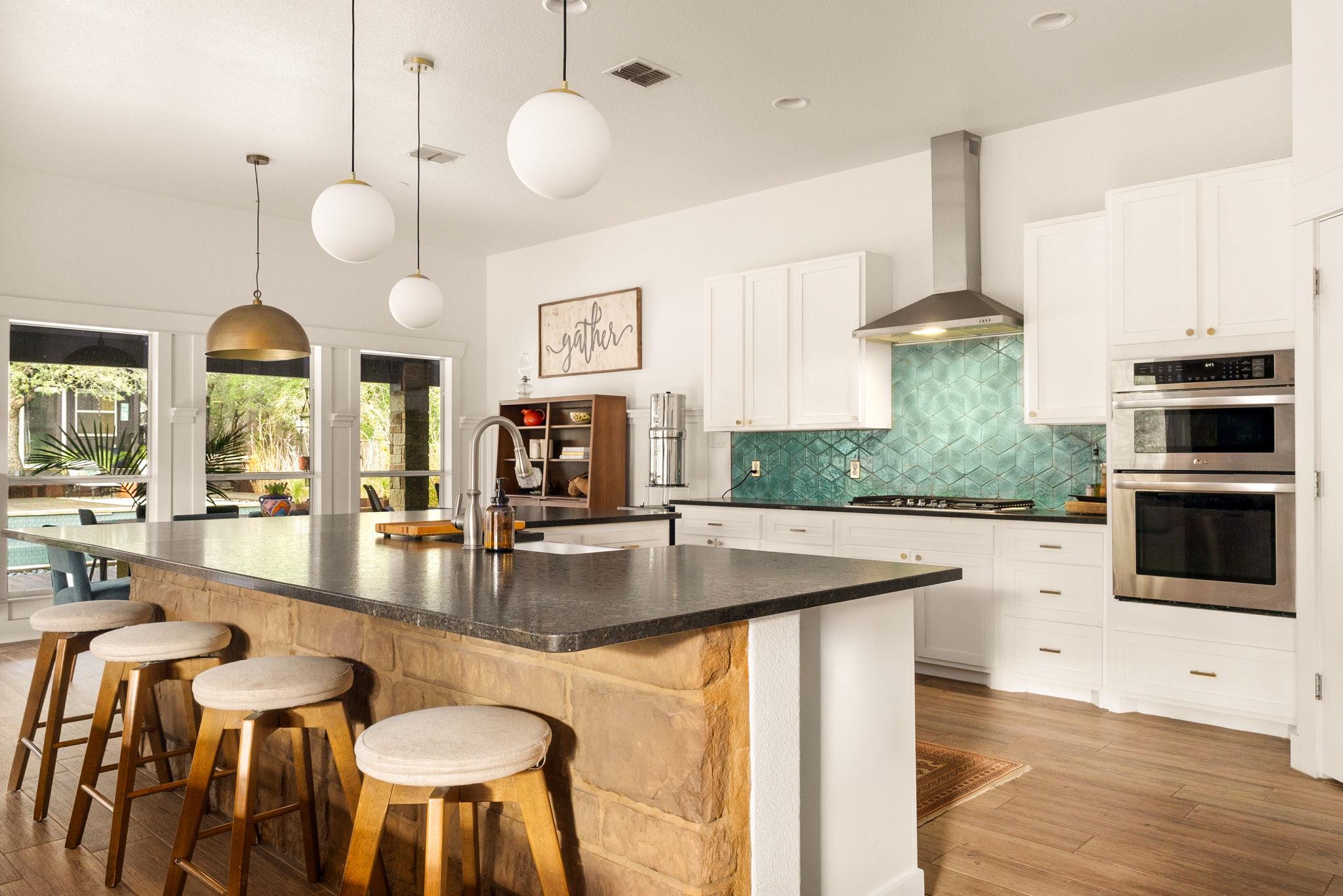 2 Crooked Arrow Ct, Wimberley, TX 78676