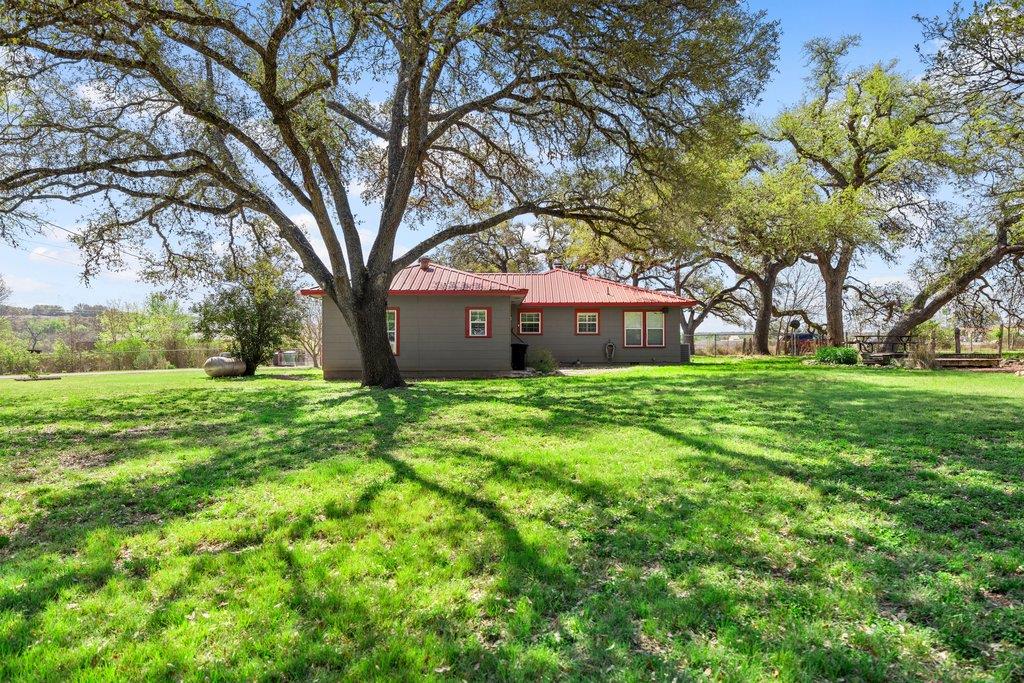 312 Gerald Dr, Blanco, TX 78606