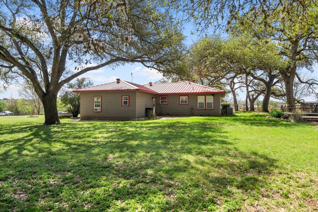 312 Gerald Dr, Blanco, TX 78606