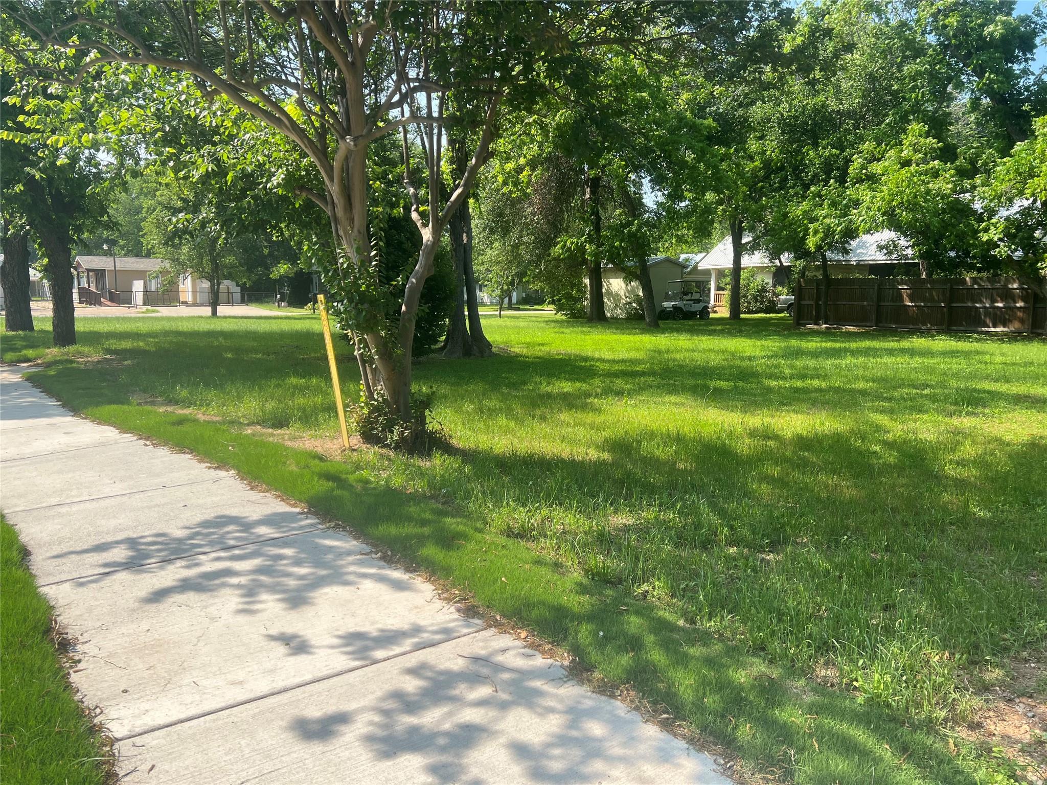 300 Turney St, Smithville, TX 78957