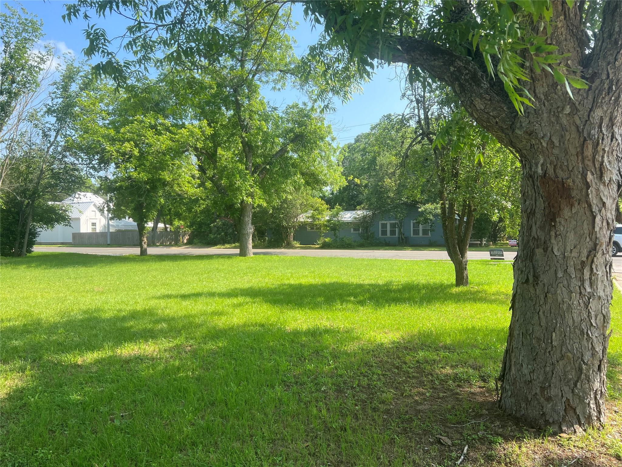 300 Turney St, Smithville, TX 78957