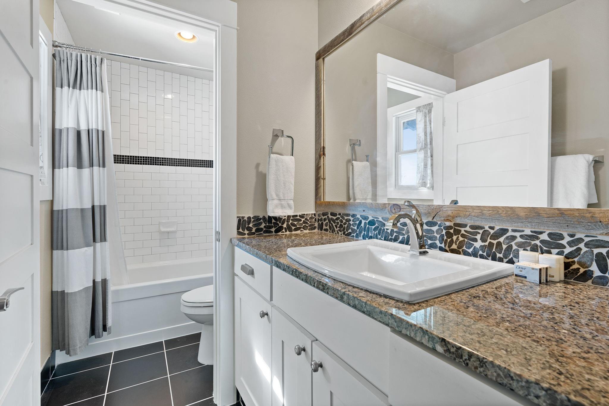 2208 Seabiscuit Cv # 133, Spicewood, TX 78669