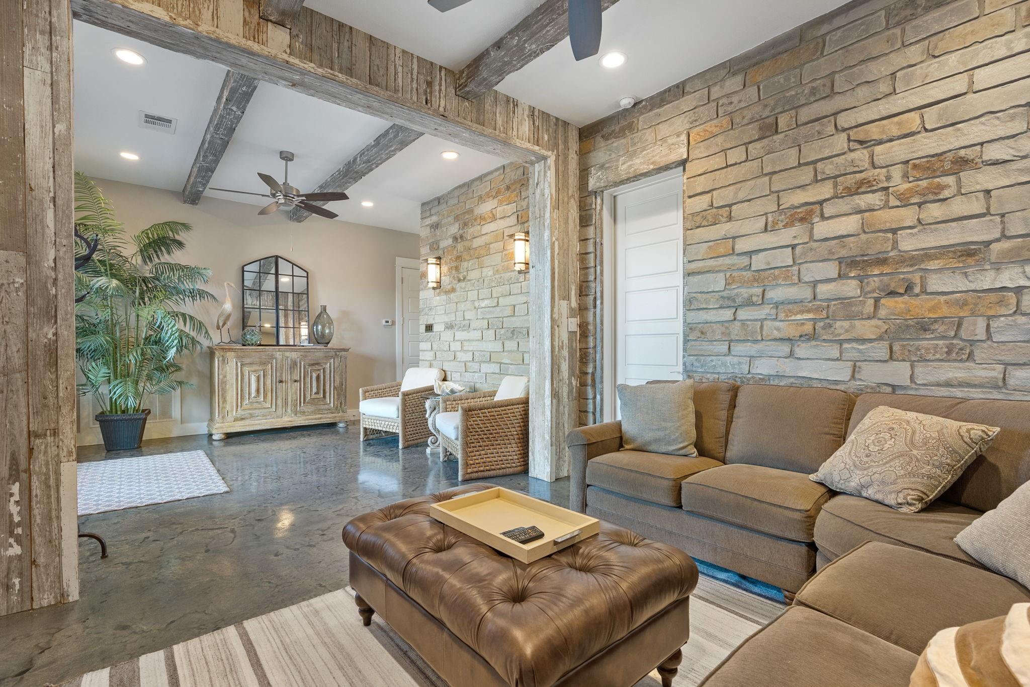 2208 Seabiscuit Cv # 133, Spicewood, TX 78669