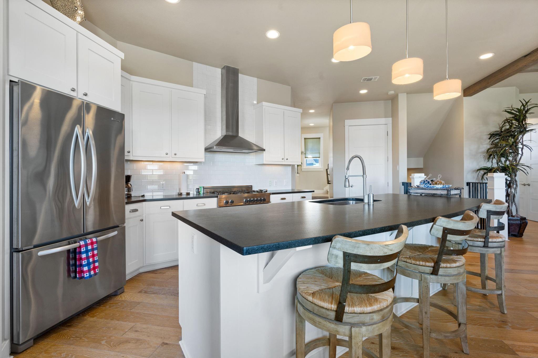 2208 Seabiscuit Cv # 133, Spicewood, TX 78669