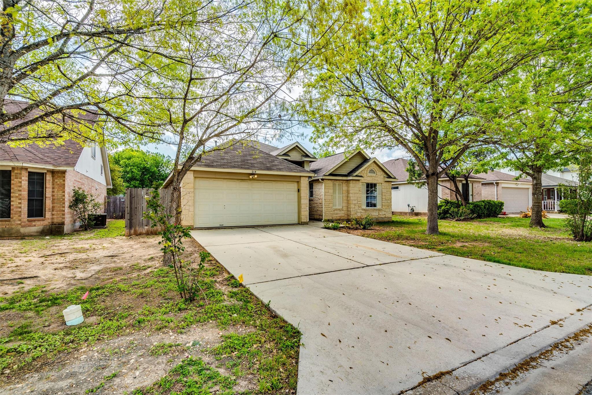 214 Sandhill Dr, Lockhart, TX 78644