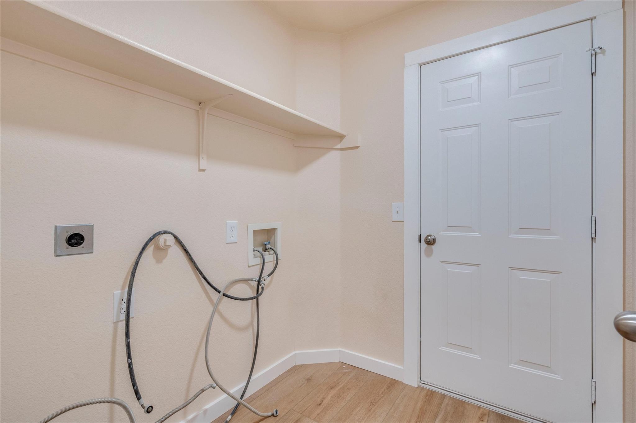 214 Sandhill Dr, Lockhart, TX 78644