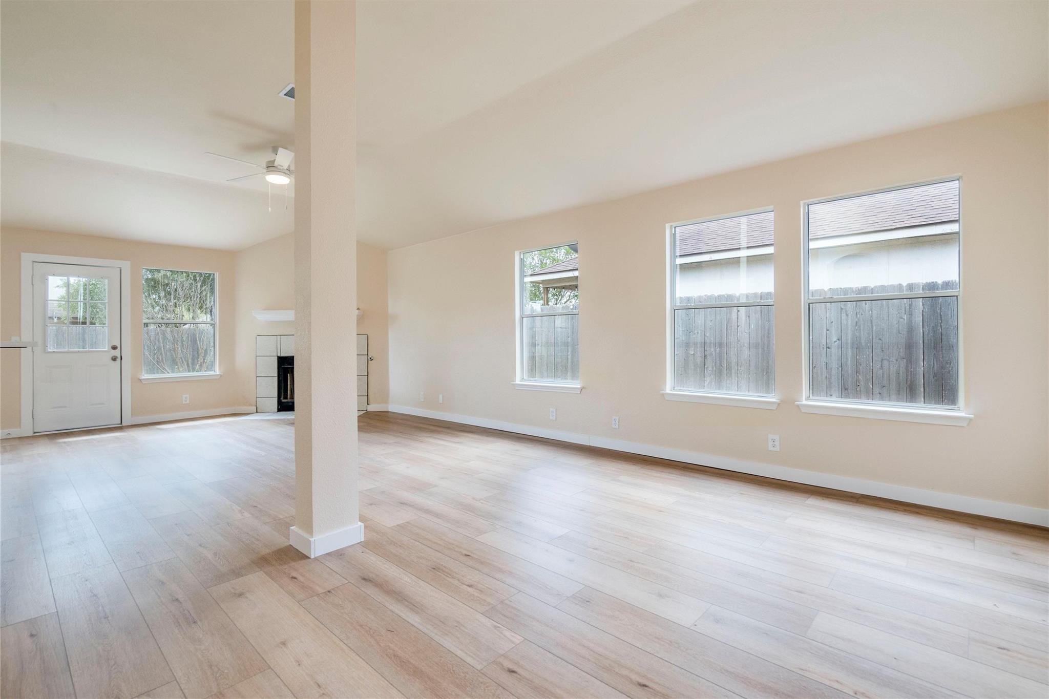 214 Sandhill Dr, Lockhart, TX 78644