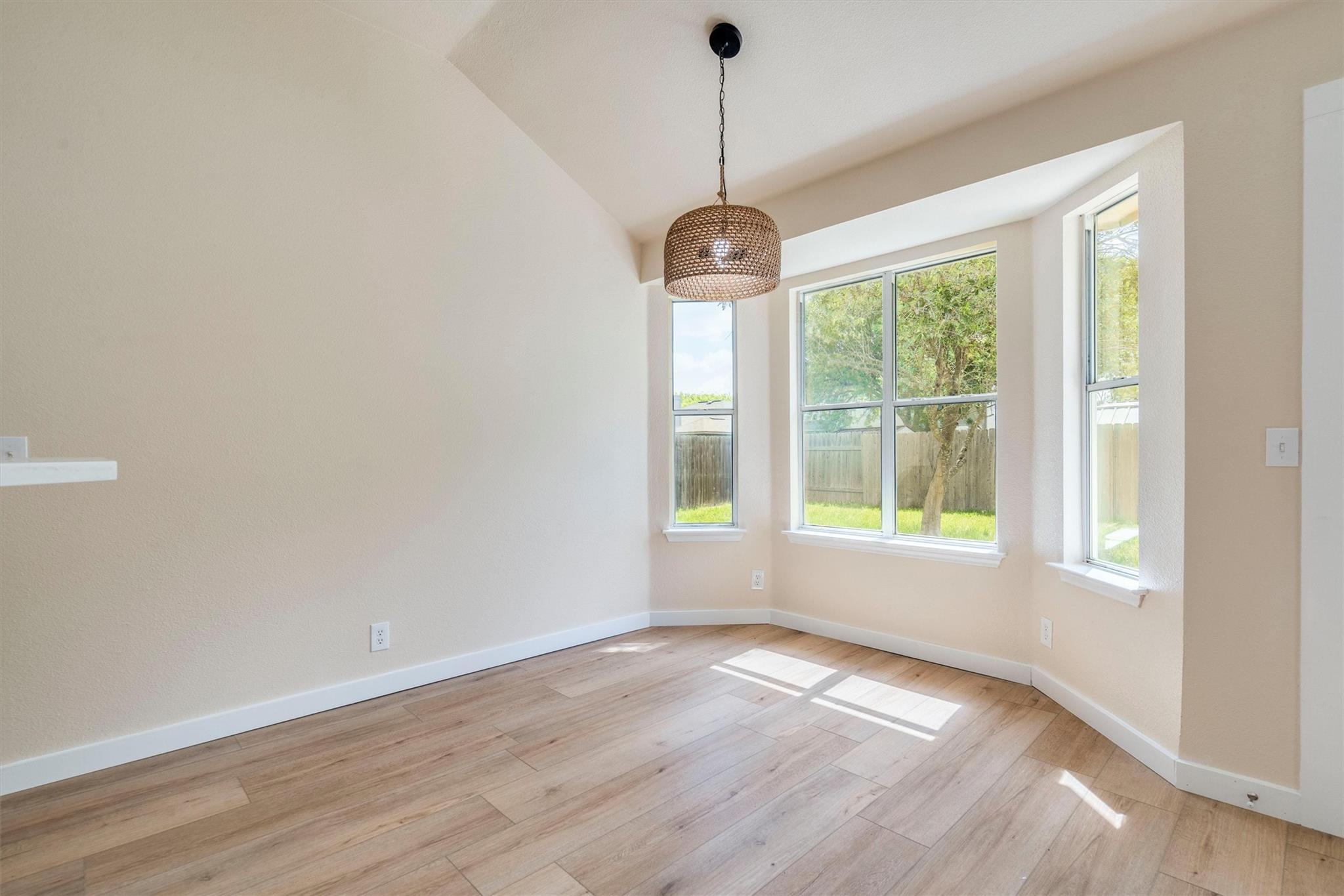 214 Sandhill Dr, Lockhart, TX 78644