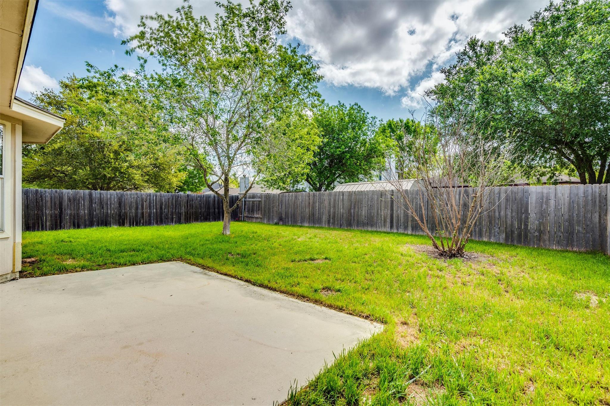 214 Sandhill Dr, Lockhart, TX 78644