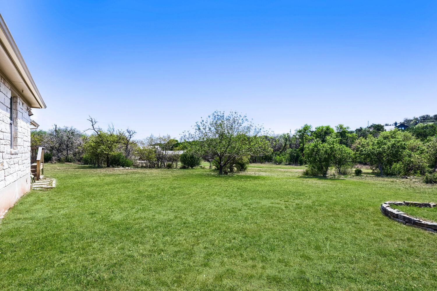 20401 Siesta Shores Dr, Spicewood, TX 78669