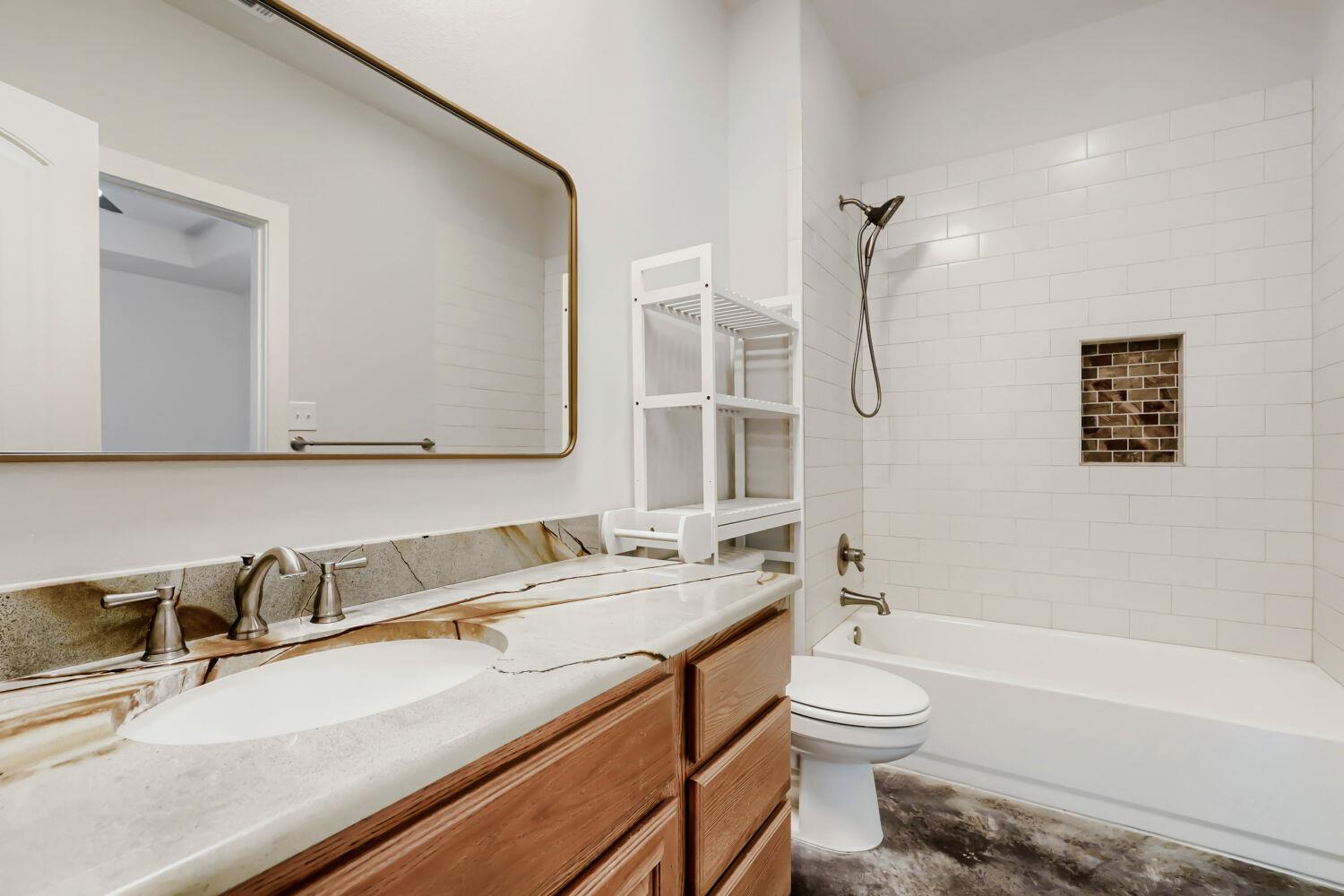 20401 Siesta Shores Dr, Spicewood, TX 78669