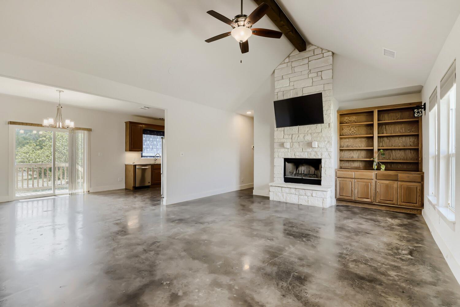 20401 Siesta Shores Dr, Spicewood, TX 78669