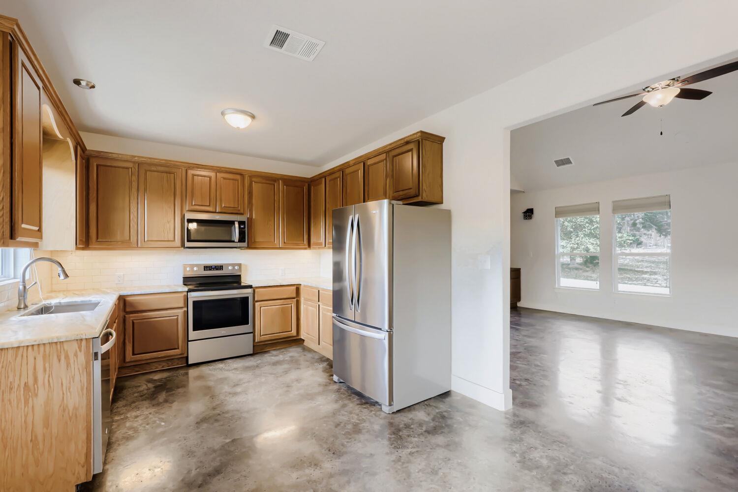 20401 Siesta Shores Dr, Spicewood, TX 78669