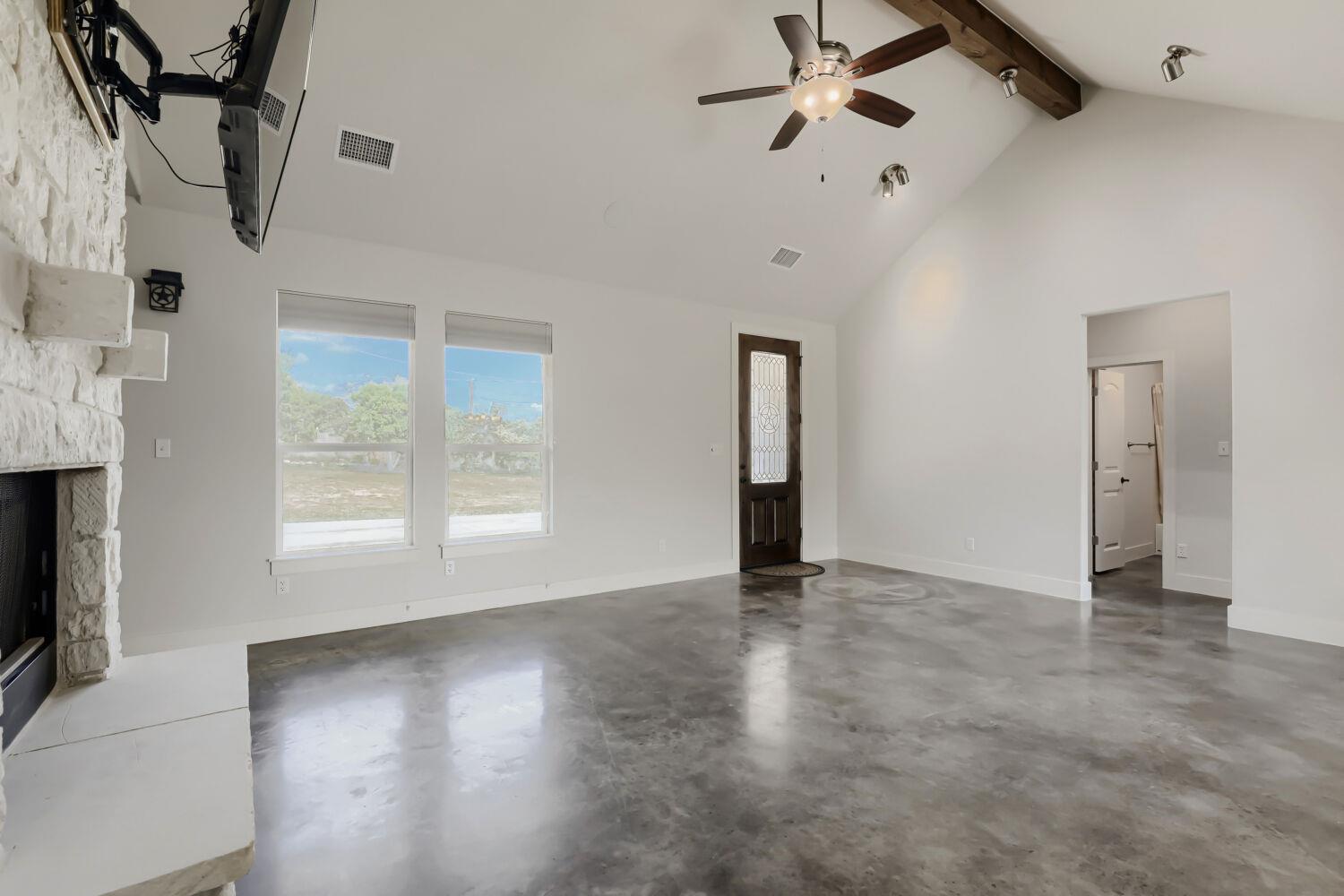 20401 Siesta Shores Dr, Spicewood, TX 78669