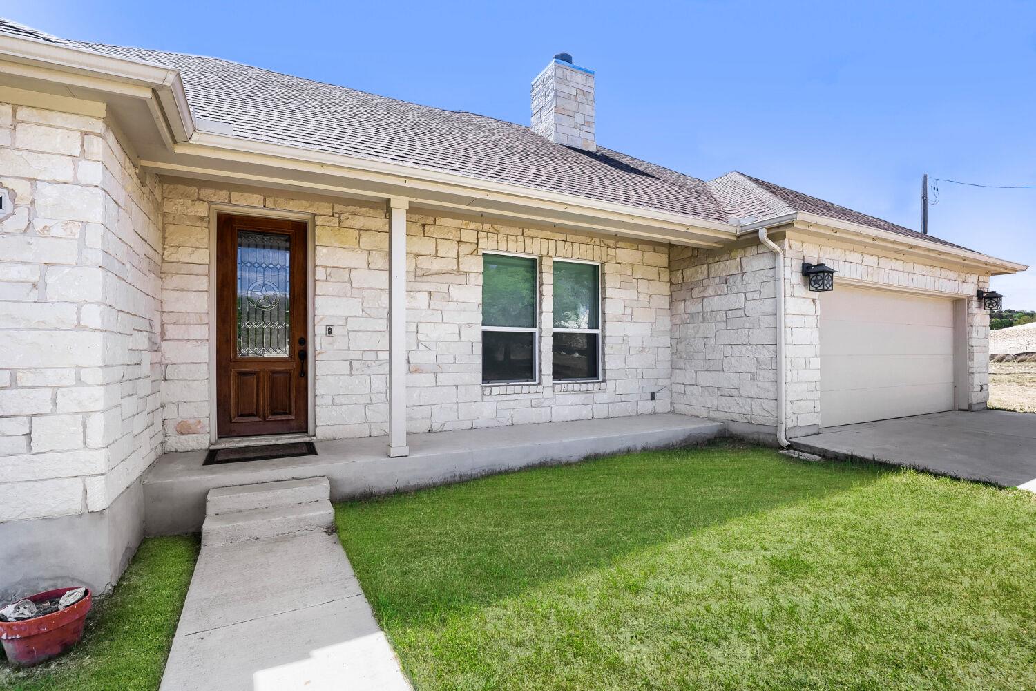 20401 Siesta Shores Dr, Spicewood, TX 78669