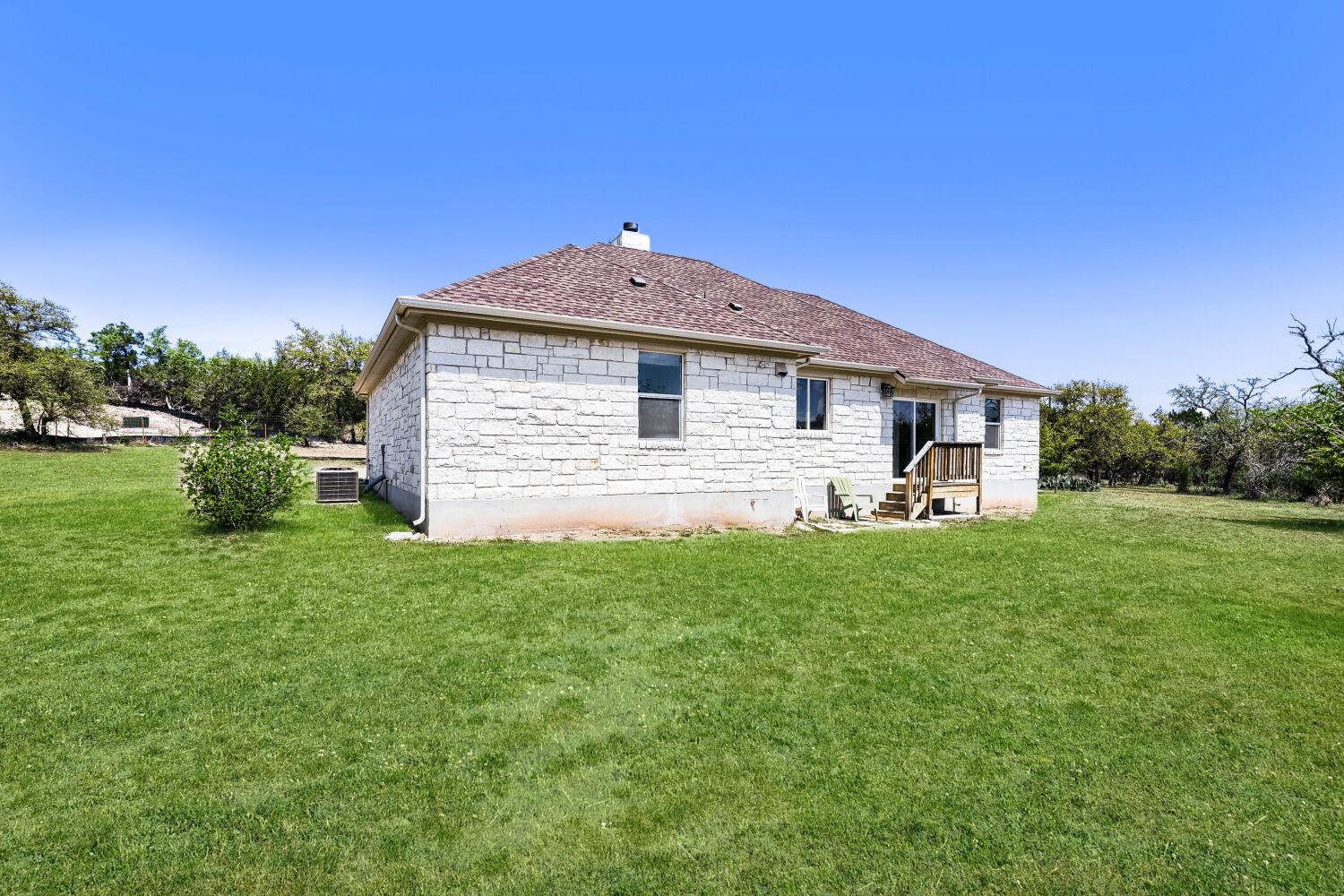 20401 Siesta Shores Dr, Spicewood, TX 78669