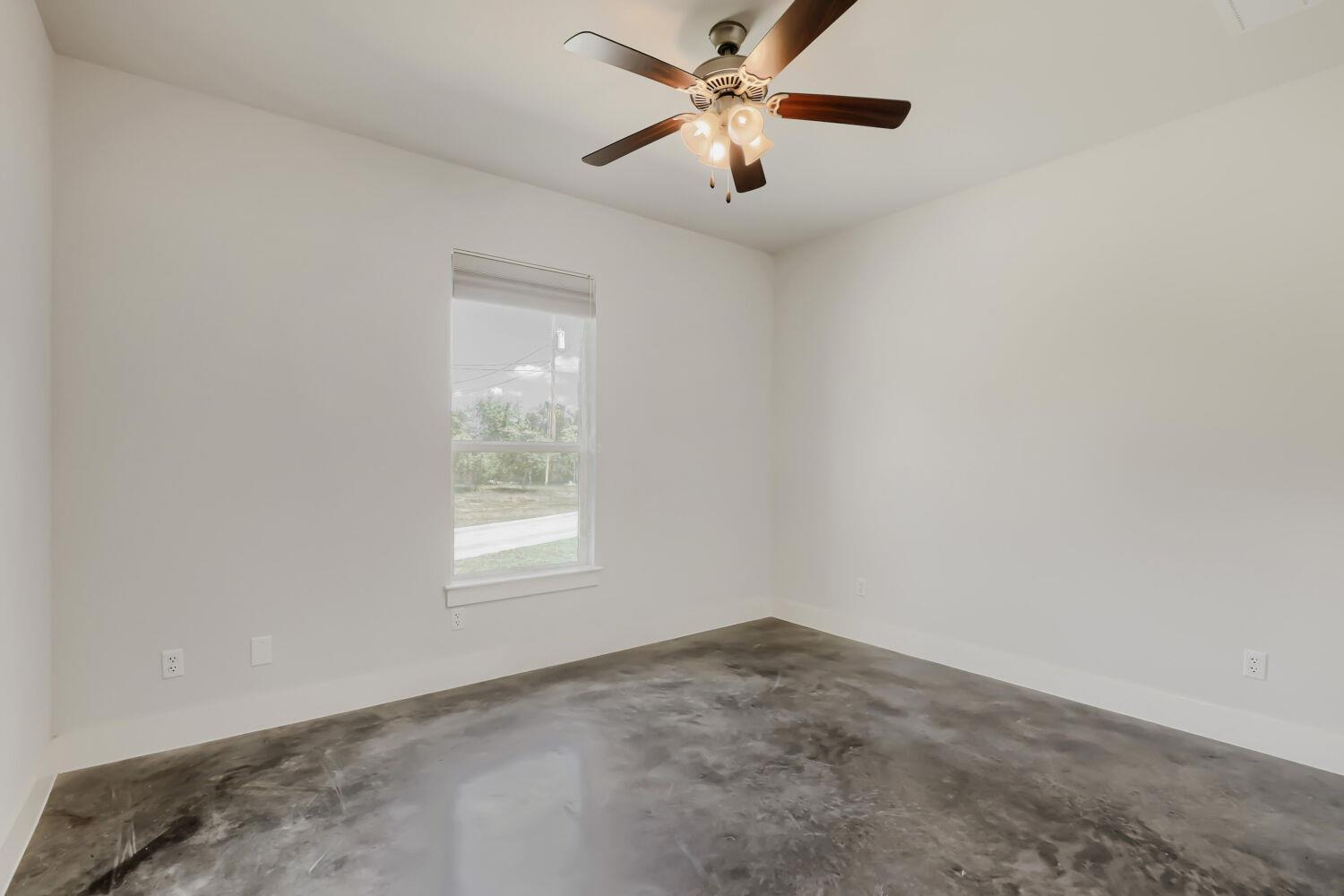 20401 Siesta Shores Dr, Spicewood, TX 78669