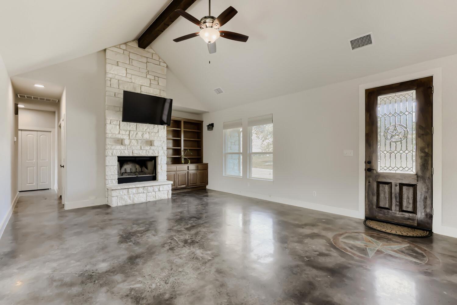 20401 Siesta Shores Dr, Spicewood, TX 78669