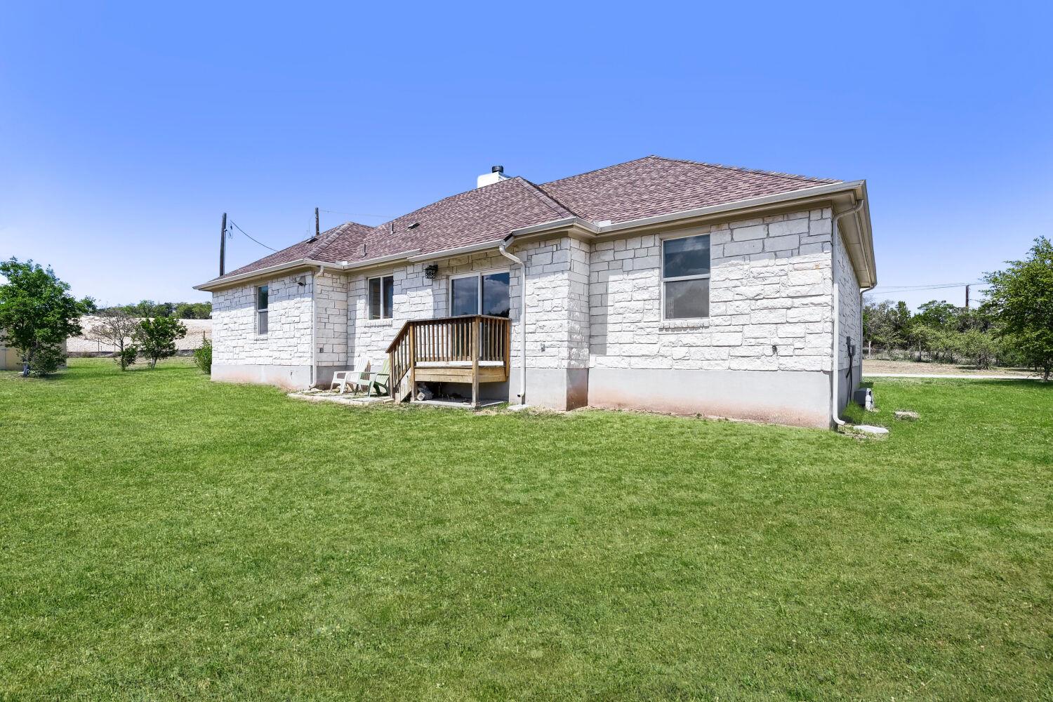 20401 Siesta Shores Dr, Spicewood, TX 78669