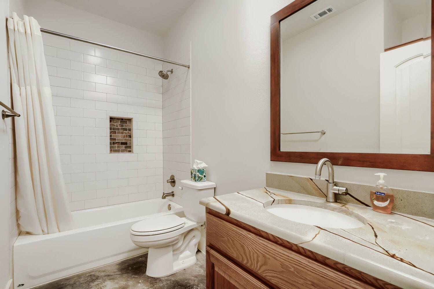 20401 Siesta Shores Dr, Spicewood, TX 78669