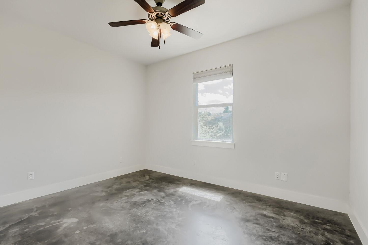 20401 Siesta Shores Dr, Spicewood, TX 78669