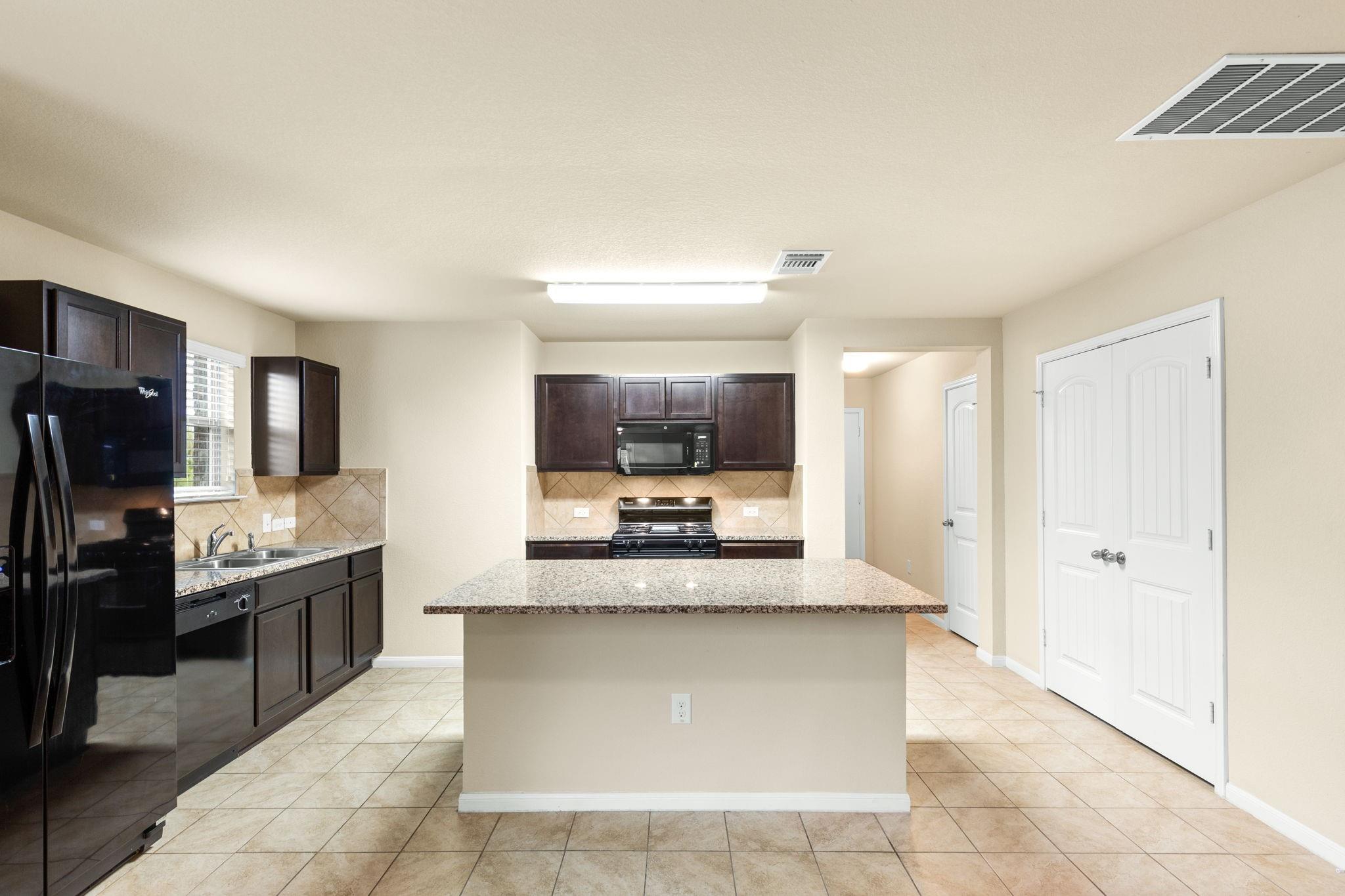 609 Topaz Ln, Leander, TX 78641