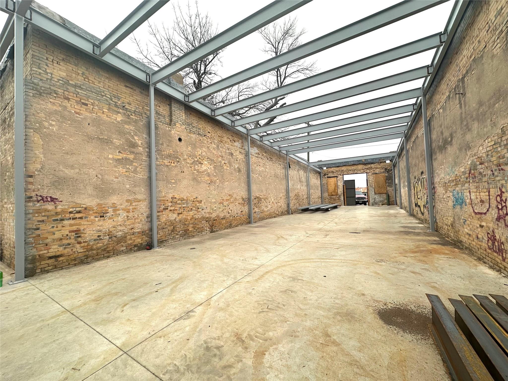 110 W 1st St, Taylor, TX 76574