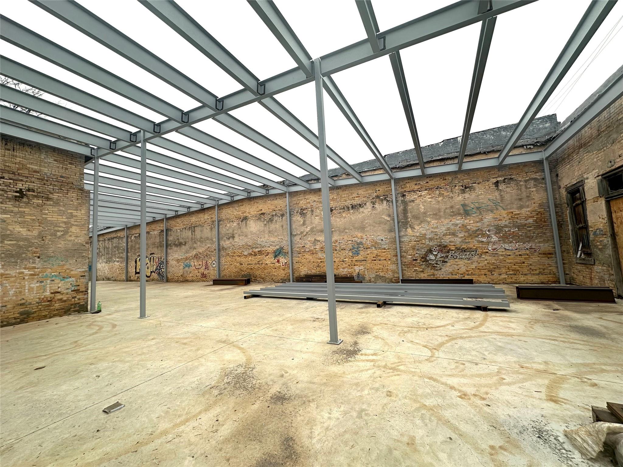 110 W 1st St, Taylor, TX 76574