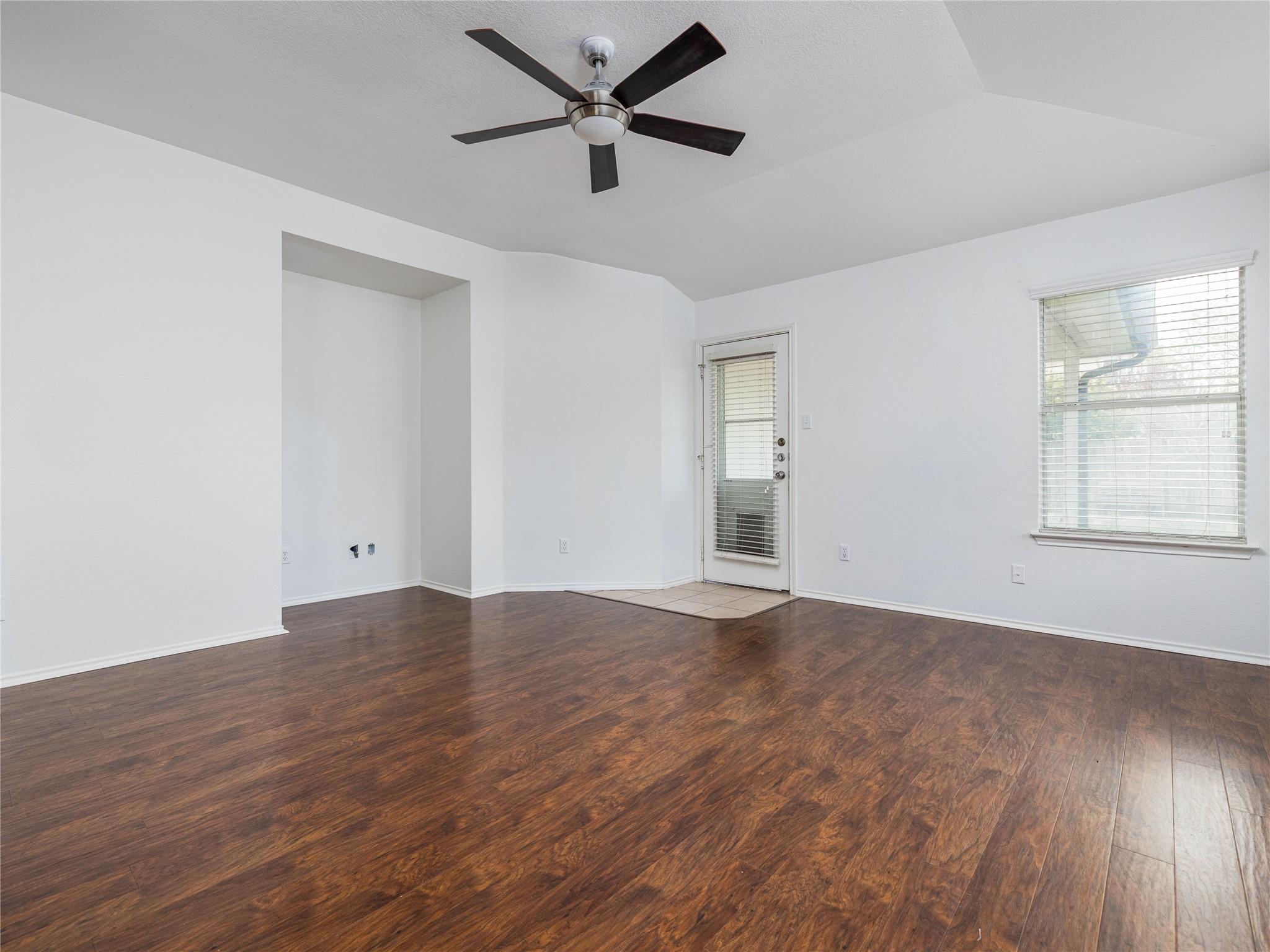 222 Killian Loop, Hutto, TX 78634