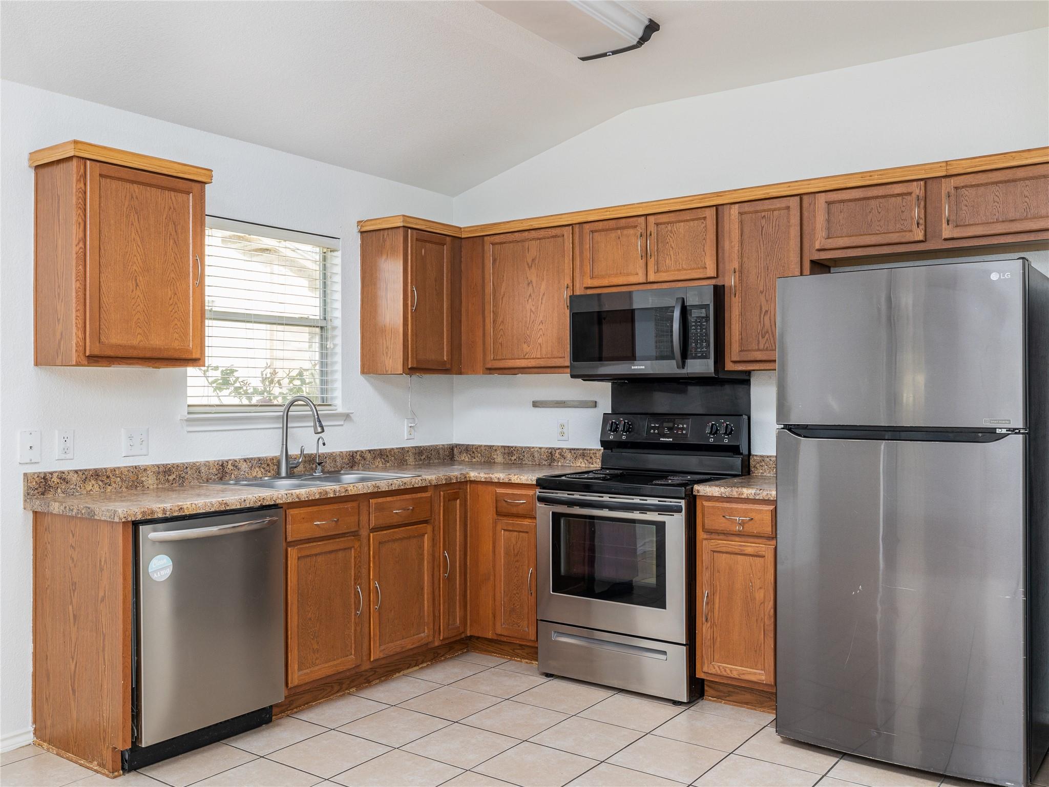 222 Killian Loop, Hutto, TX 78634