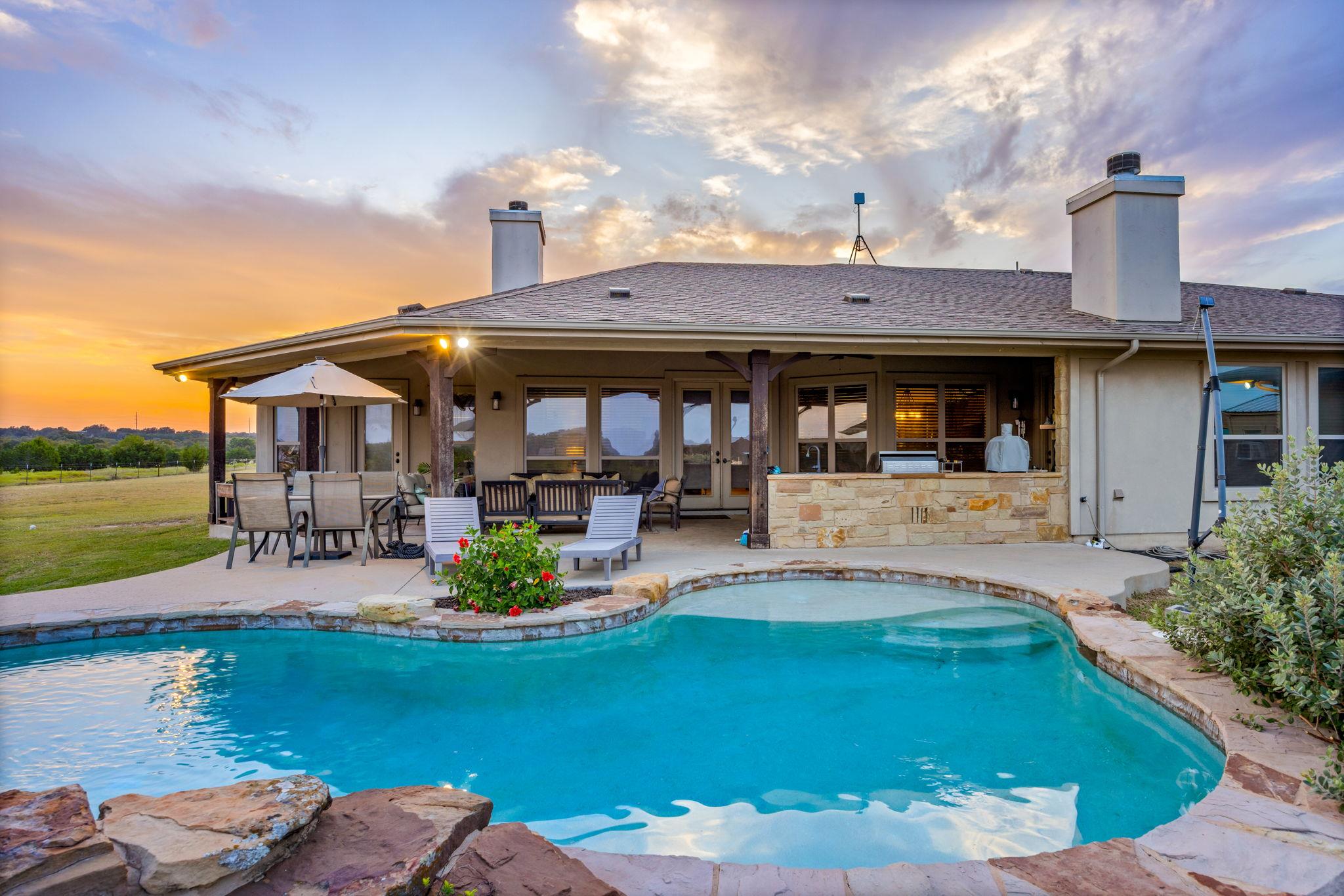 209 Stonehouse Dr, Liberty Hill, TX 78642