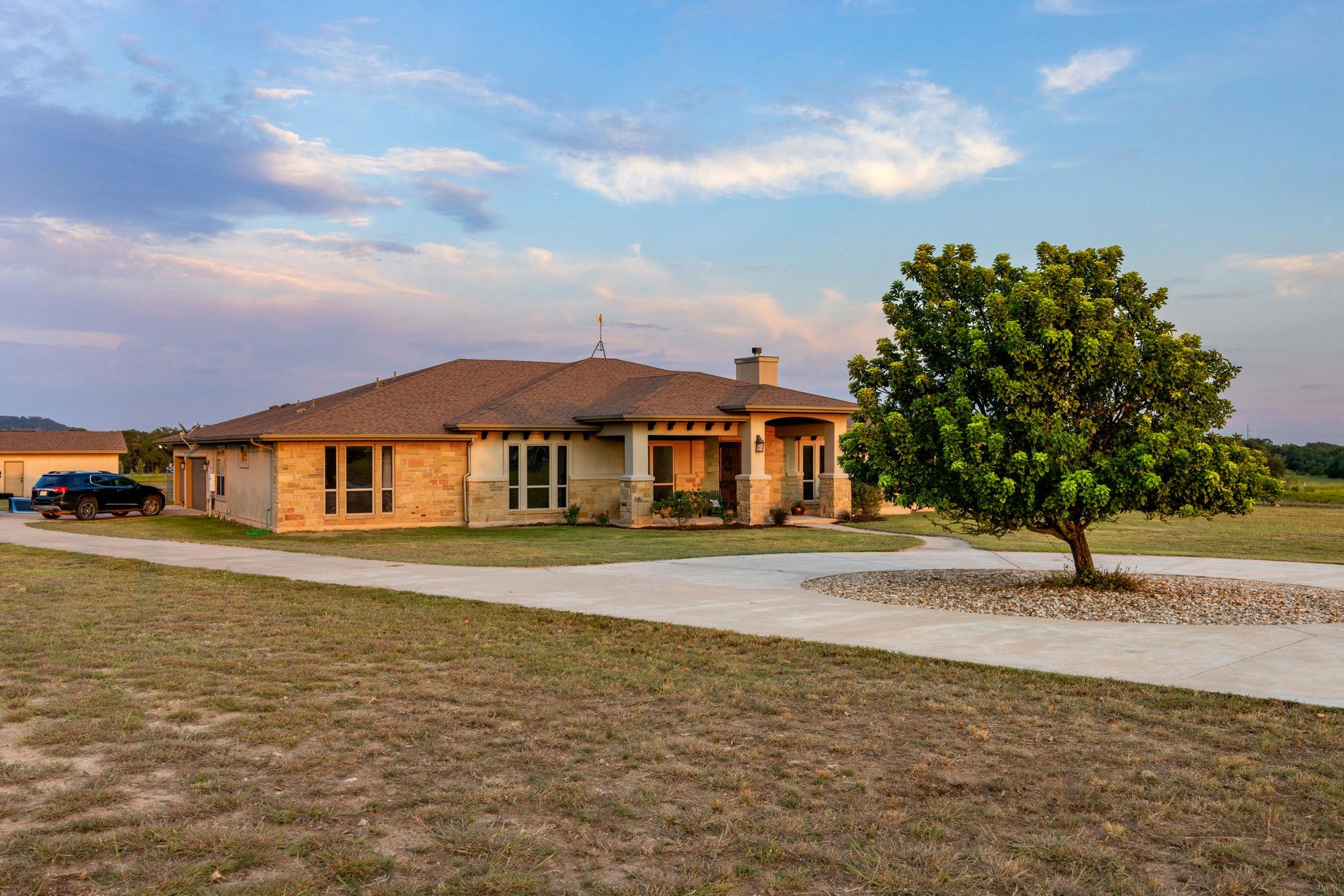 209 Stonehouse Dr, Liberty Hill, TX 78642