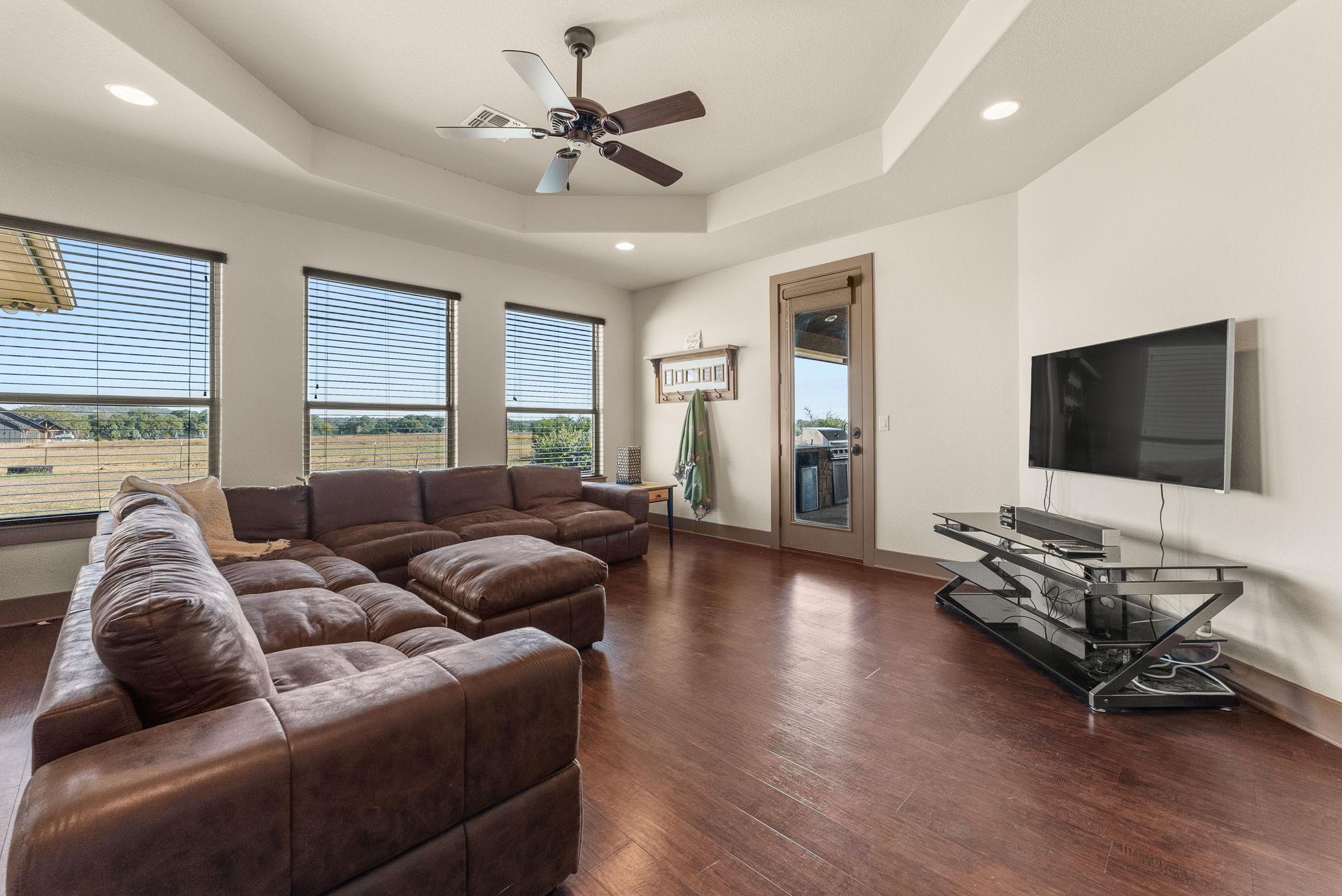 209 Stonehouse Dr, Liberty Hill, TX 78642